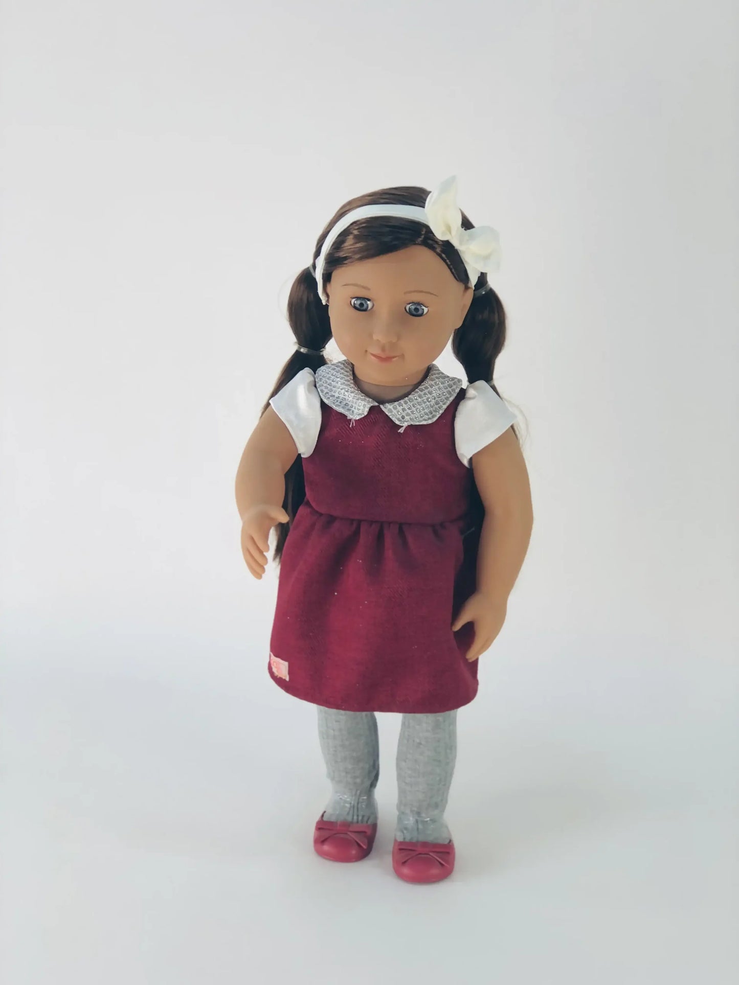 دمية كلاسيكية Our Generation Milana Doll