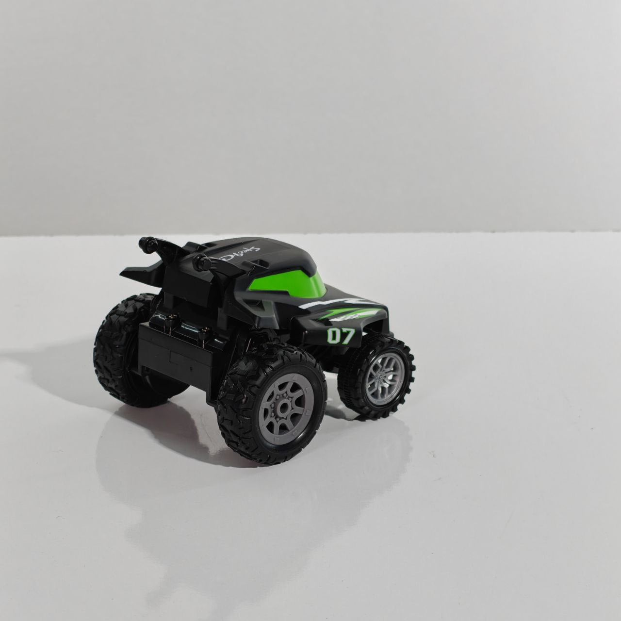 سيارة تحكم عن بعد بهلوانية Stunt Force RC Car