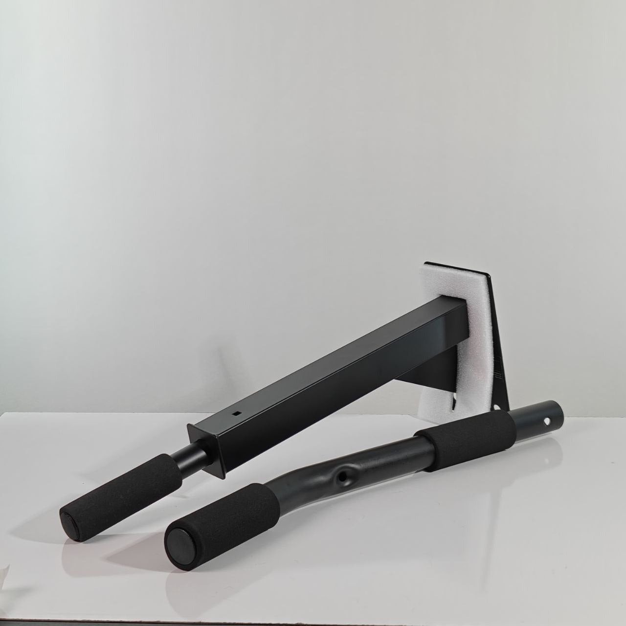 قضيب تمارين علوي مثبت على الحائط Pull-Up Bar