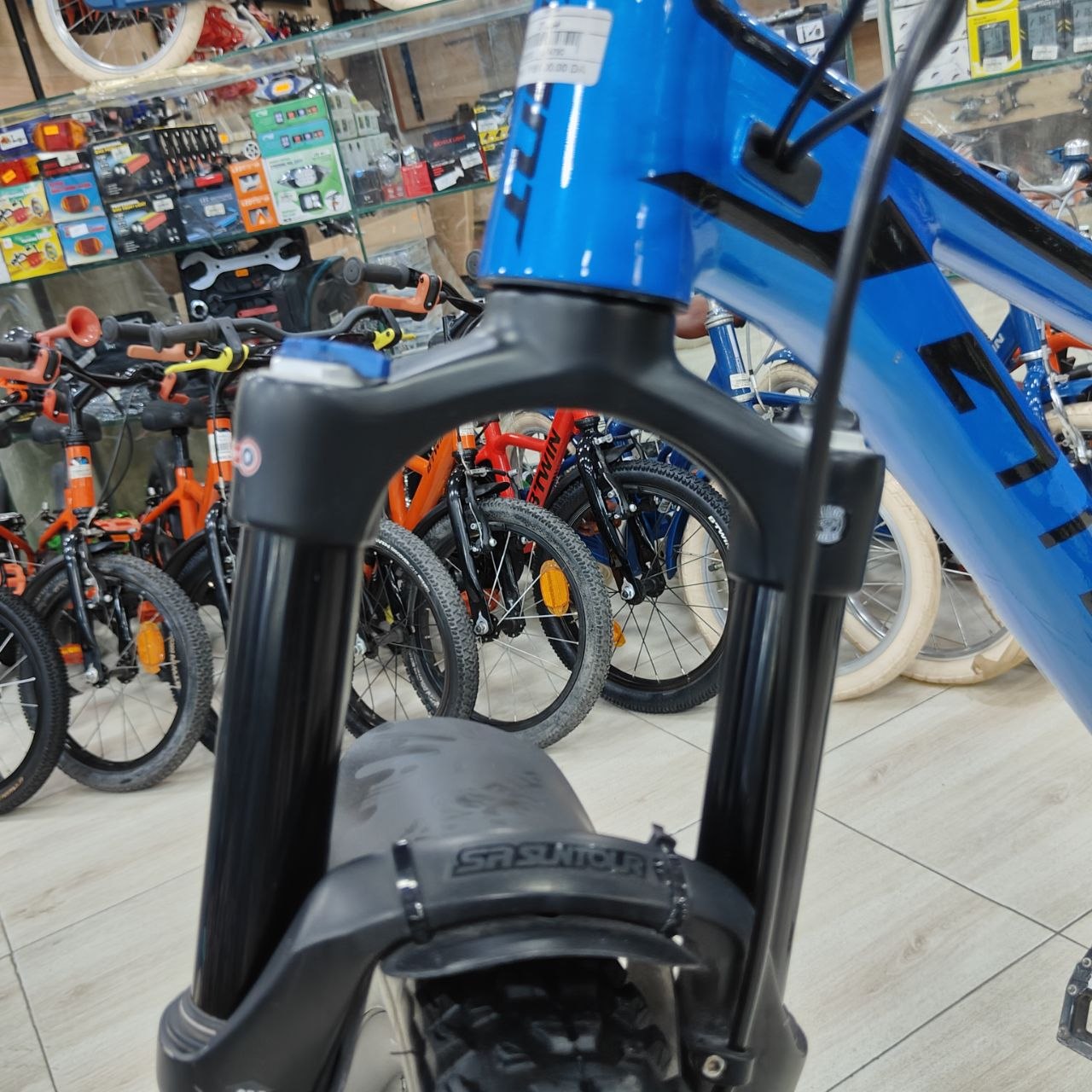 دراجة جبلية بنظام تعليق كامل بمكونات SRAM | Full Suspension Mountain Bike with SRAM Drivetrain