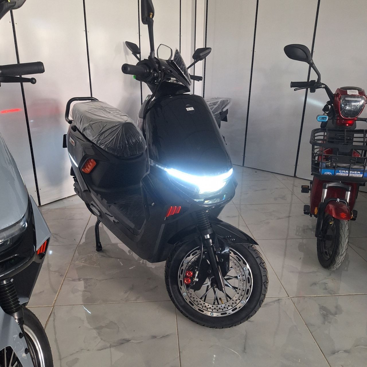 دراجة كهربائية SCOOZER NINJA بمحرك 1200 واط وبطارية ليثيوم 60V | Electric Scooter