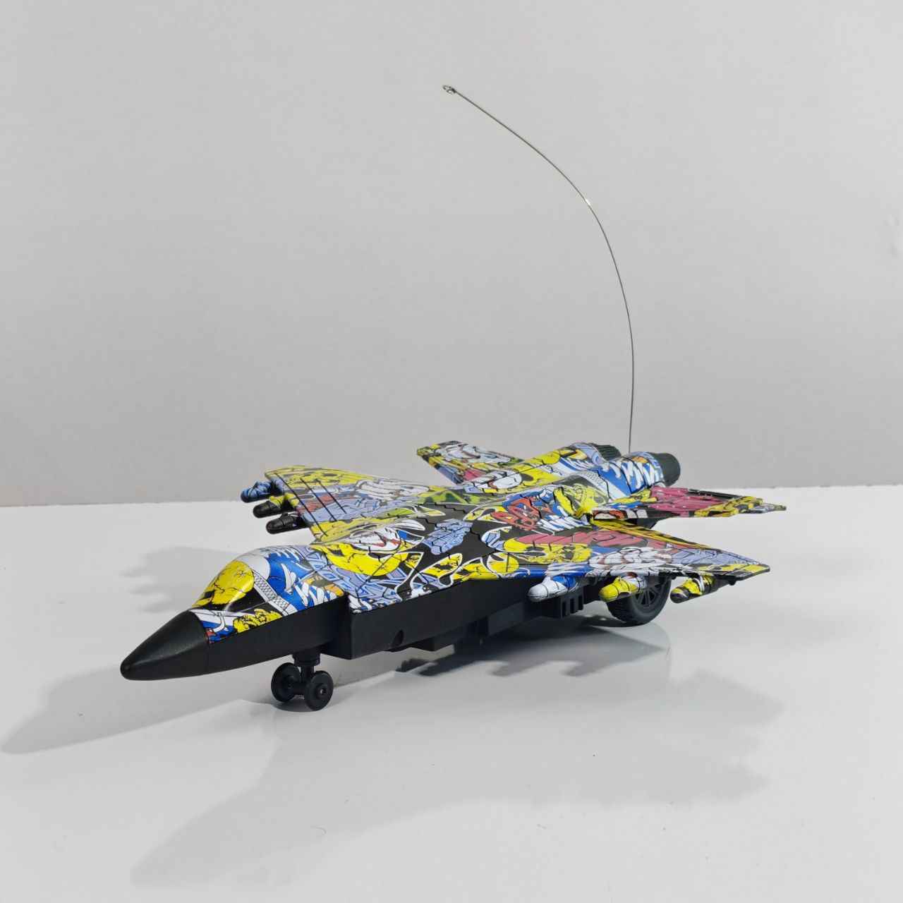 طائرة مقاتلة لاسلكية Flying The Sky Fighter