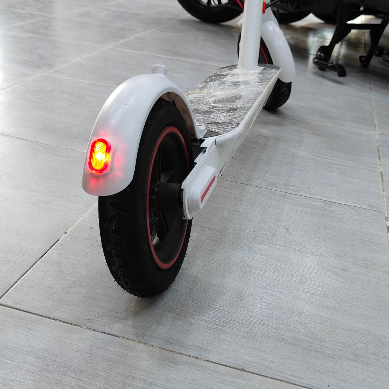 سكوتر كهربائي أبيض قابل للطي | White Foldable Electric Scooter