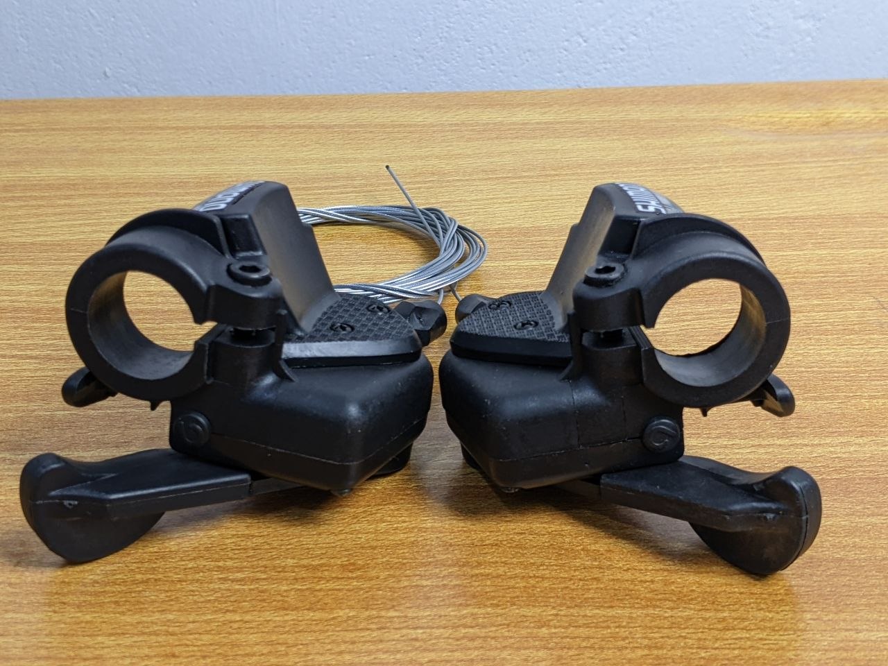 طقم مغيرات سرعة شيمانو مع كابلات (يمين ويسار) | Shimano Shifter Set with Cables (Left & Right)