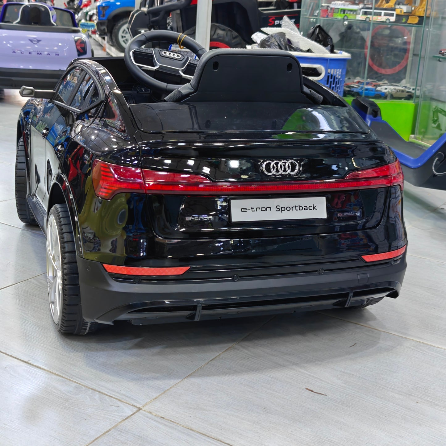 سيارة Audi e-tron Sportback كهربائية للأطفال | Audi e-tron Sportback Kids Electric Ride-On Car