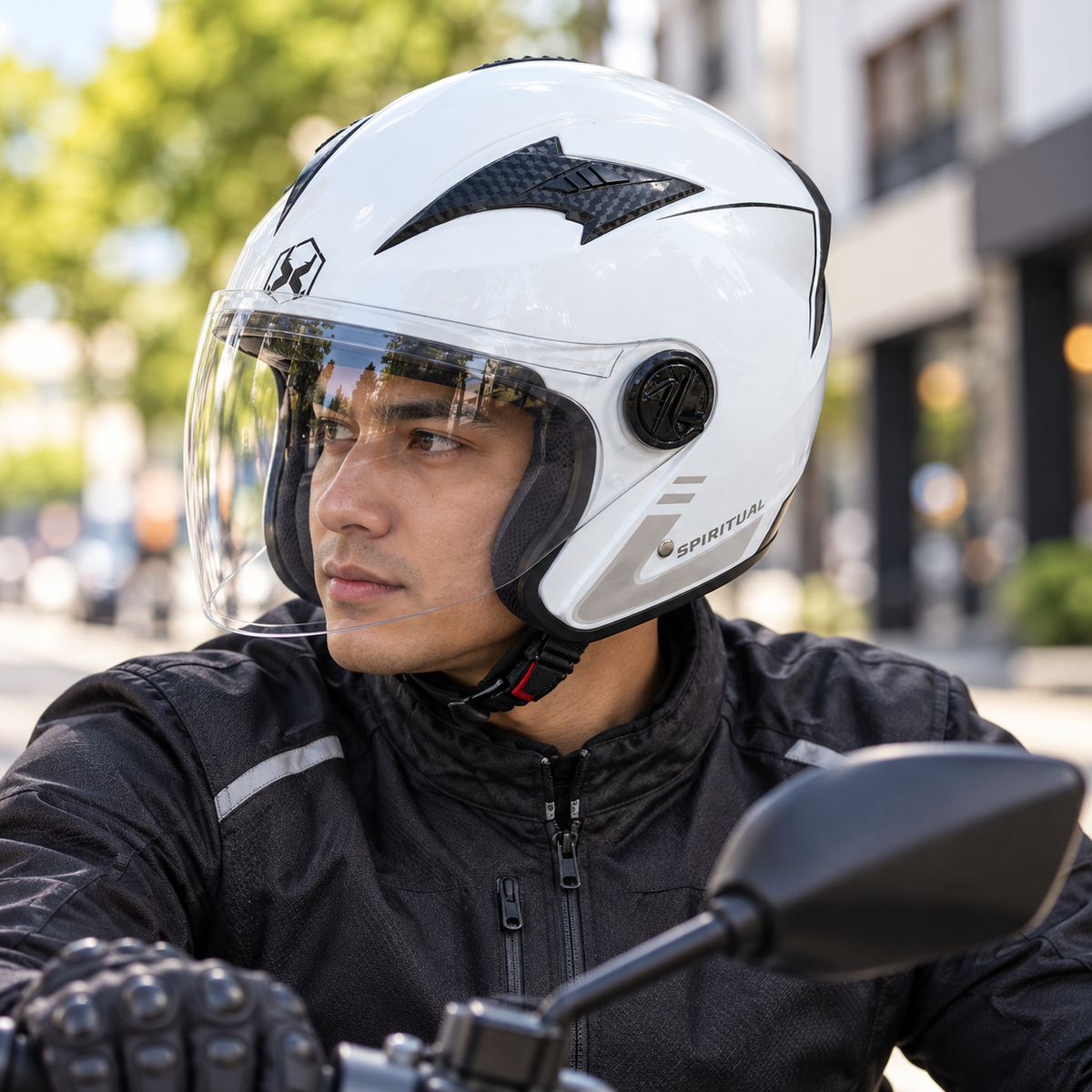 خوذة دراجة نارية AXK بزجاج واقٍ – أسود AXK Motorcycle Helmet with Visor
