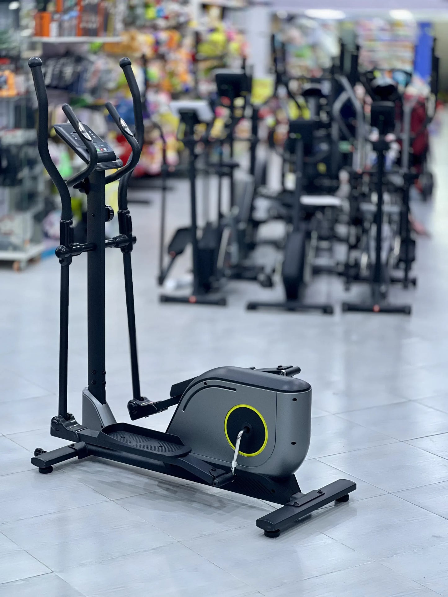 آلة تمارين بيضاوية (Elliptical Trainer) 110 KG دفع أمامي