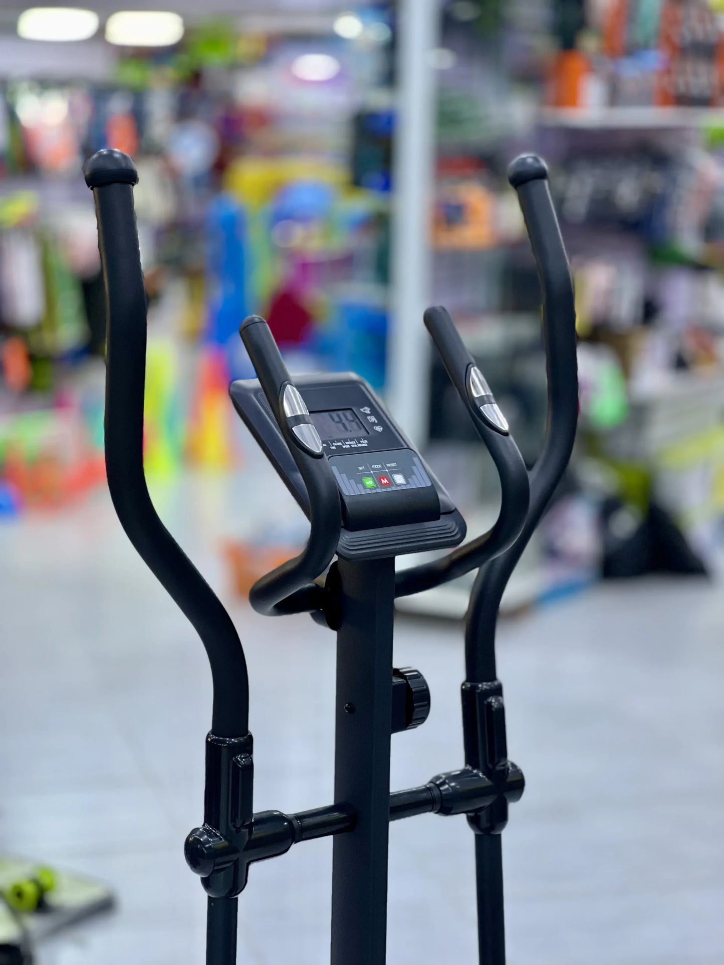 آلة تمارين بيضاوية (Elliptical Trainer) 110 KG دفع أمامي