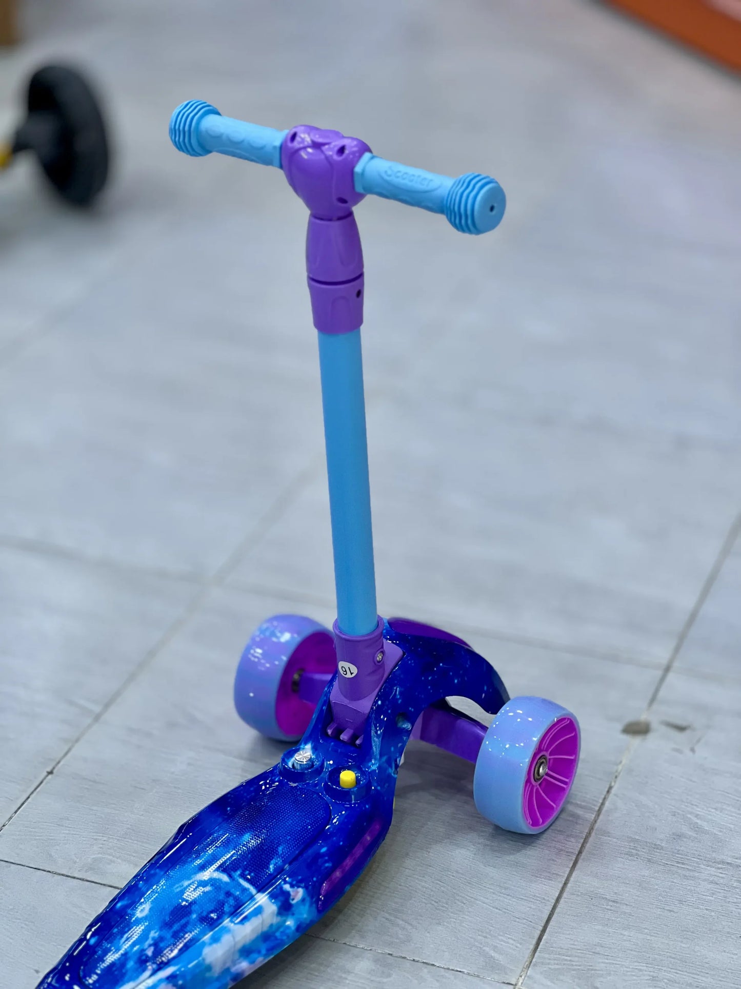 سكوتر أطفال بثلاث عجلات أزرق أرجواني scooter