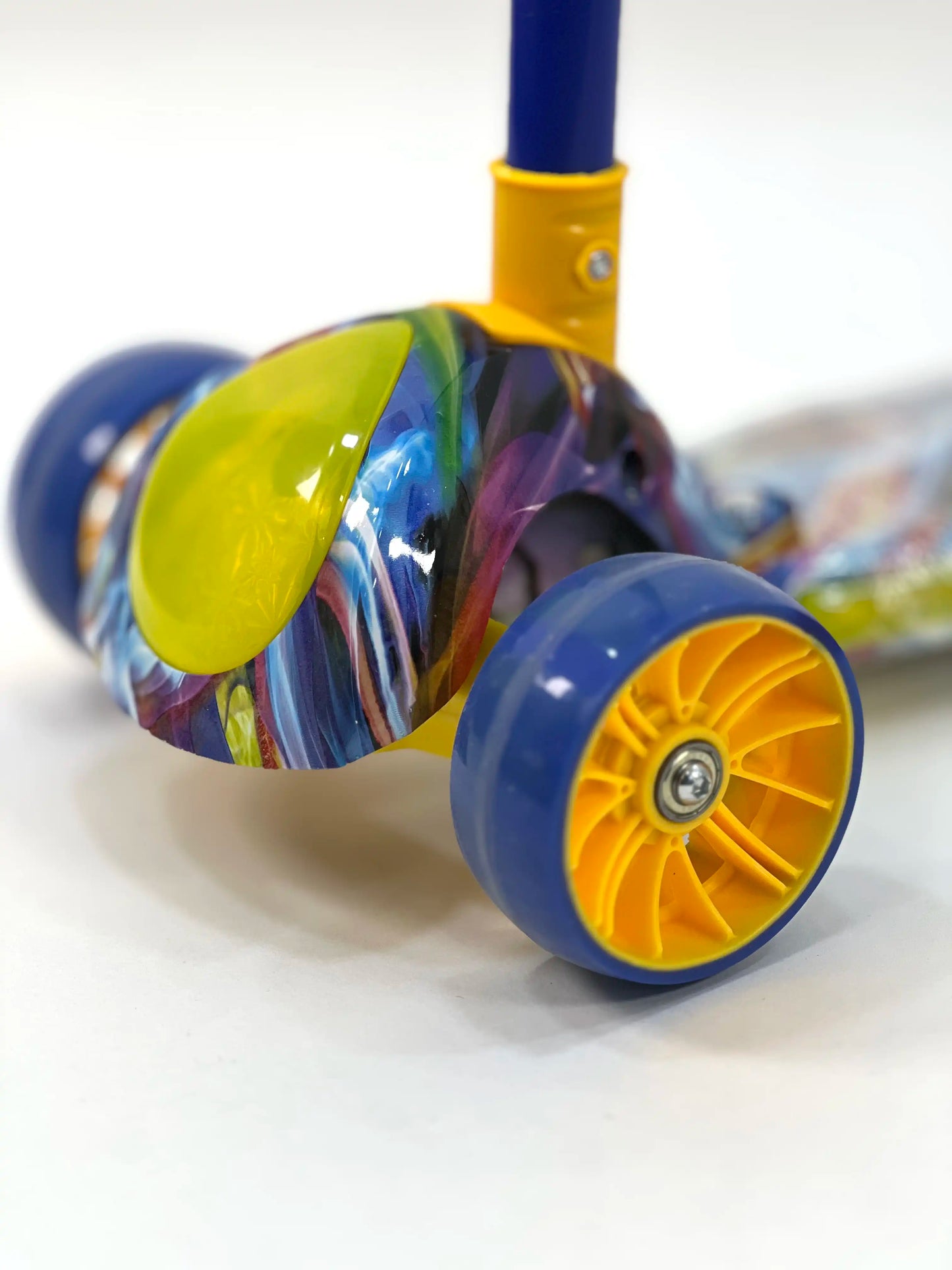 سكوتر أطفال ثلاثي العجلات – Kids 3-Wheel Scooter with LED Wheels
