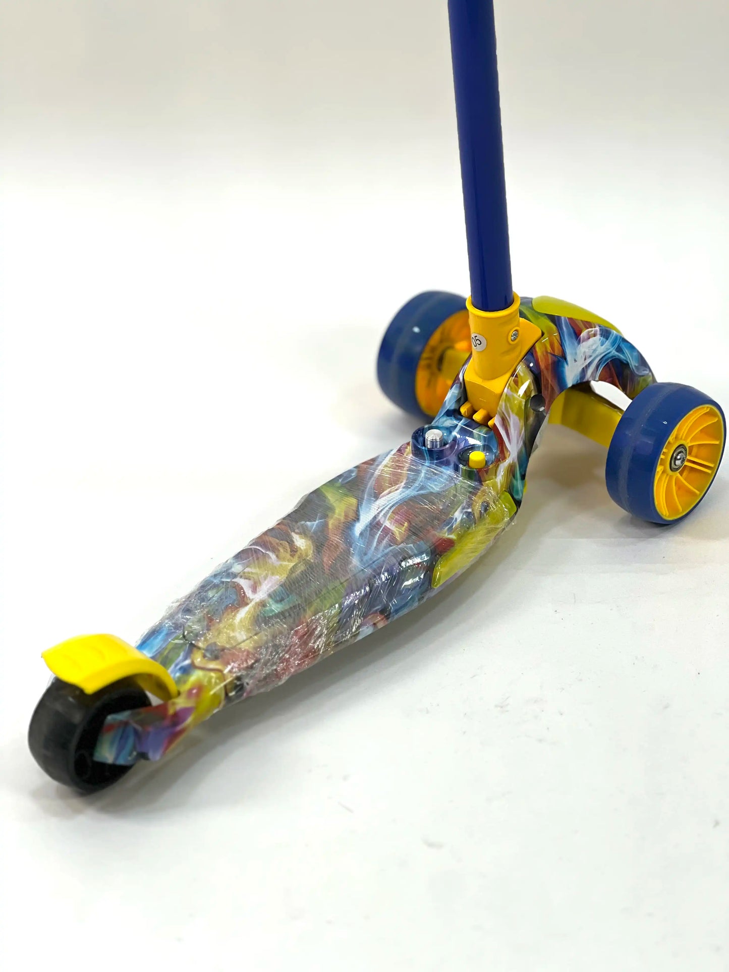 سكوتر أطفال ثلاثي العجلات – Kids 3-Wheel Scooter with LED Wheels