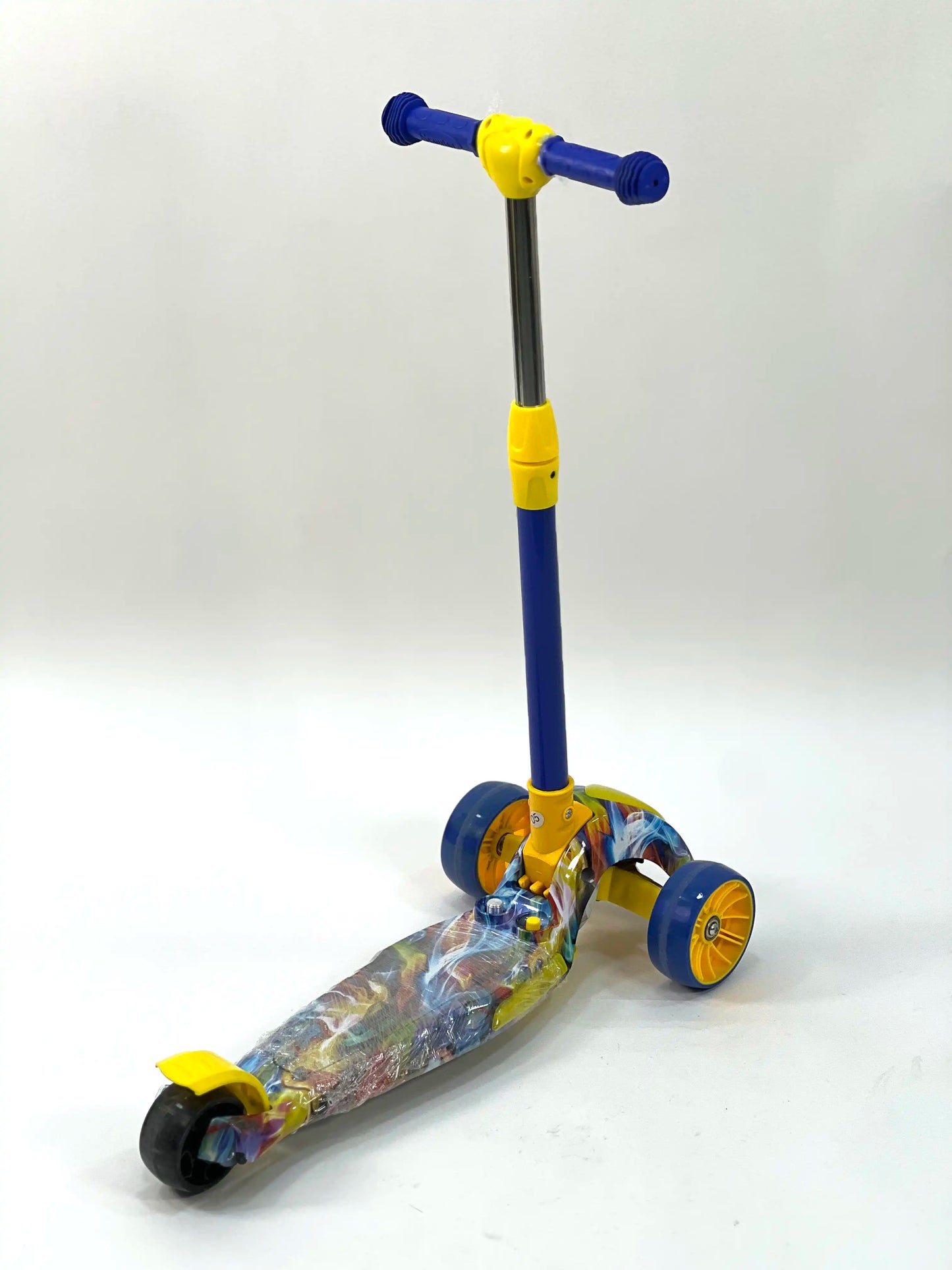 سكوتر أطفال ثلاثي العجلات – Kids 3-Wheel Scooter with LED Wheels