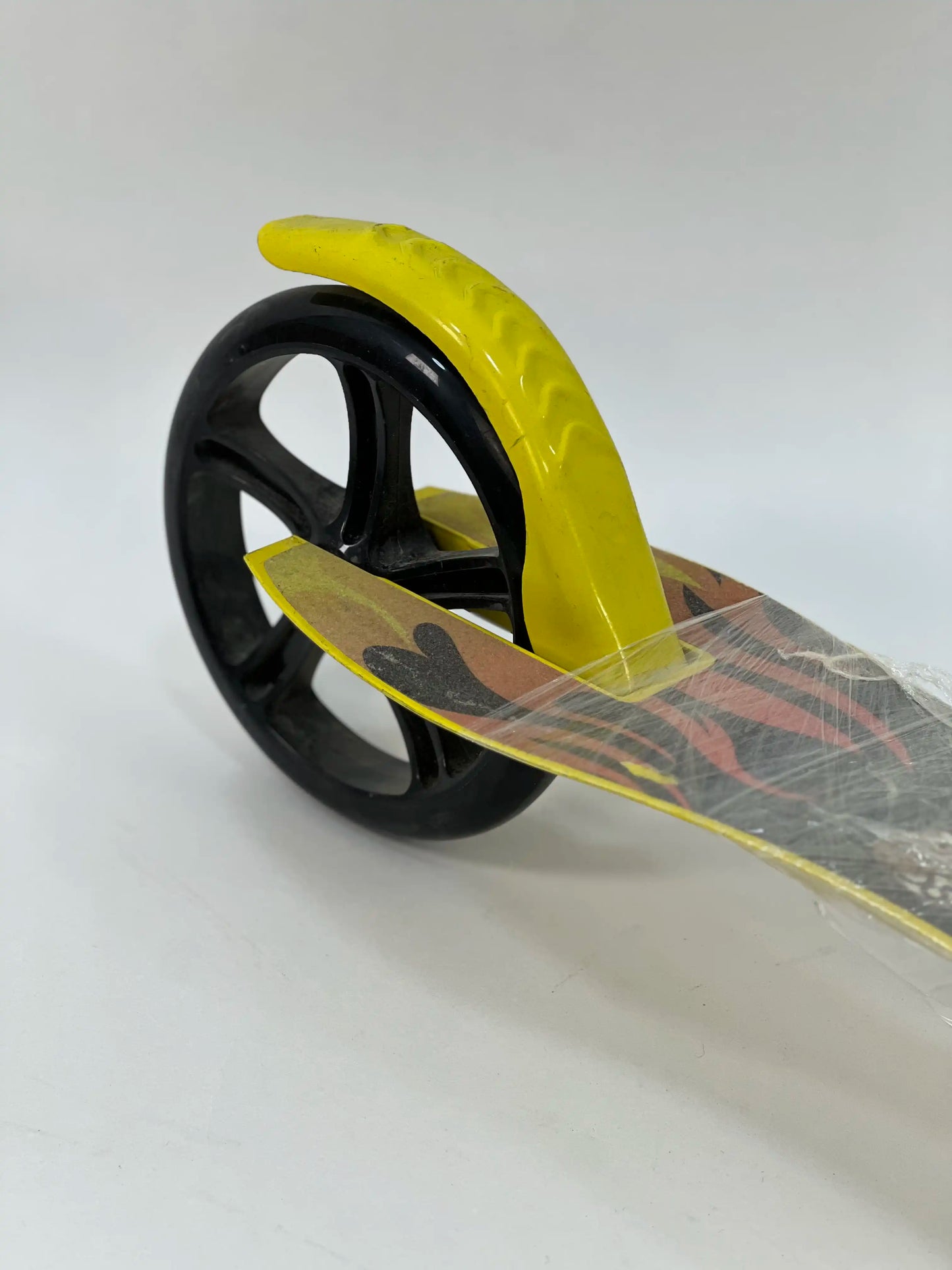 سكوتر ركلة أصفر برسومات جمجمة – Yellow Skull Kick Scooter