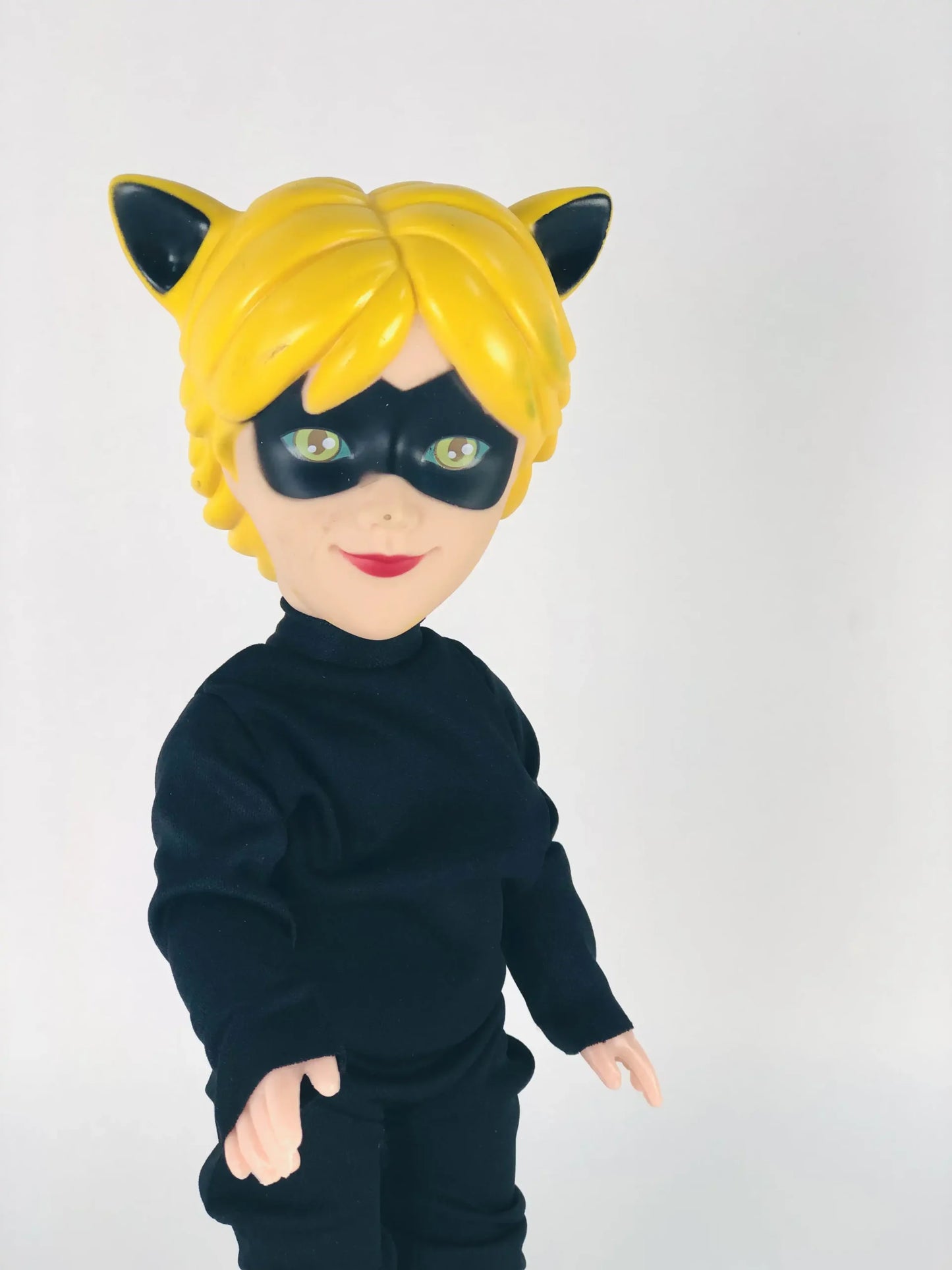 دمية Cat Noir من Miraculous Action Doll