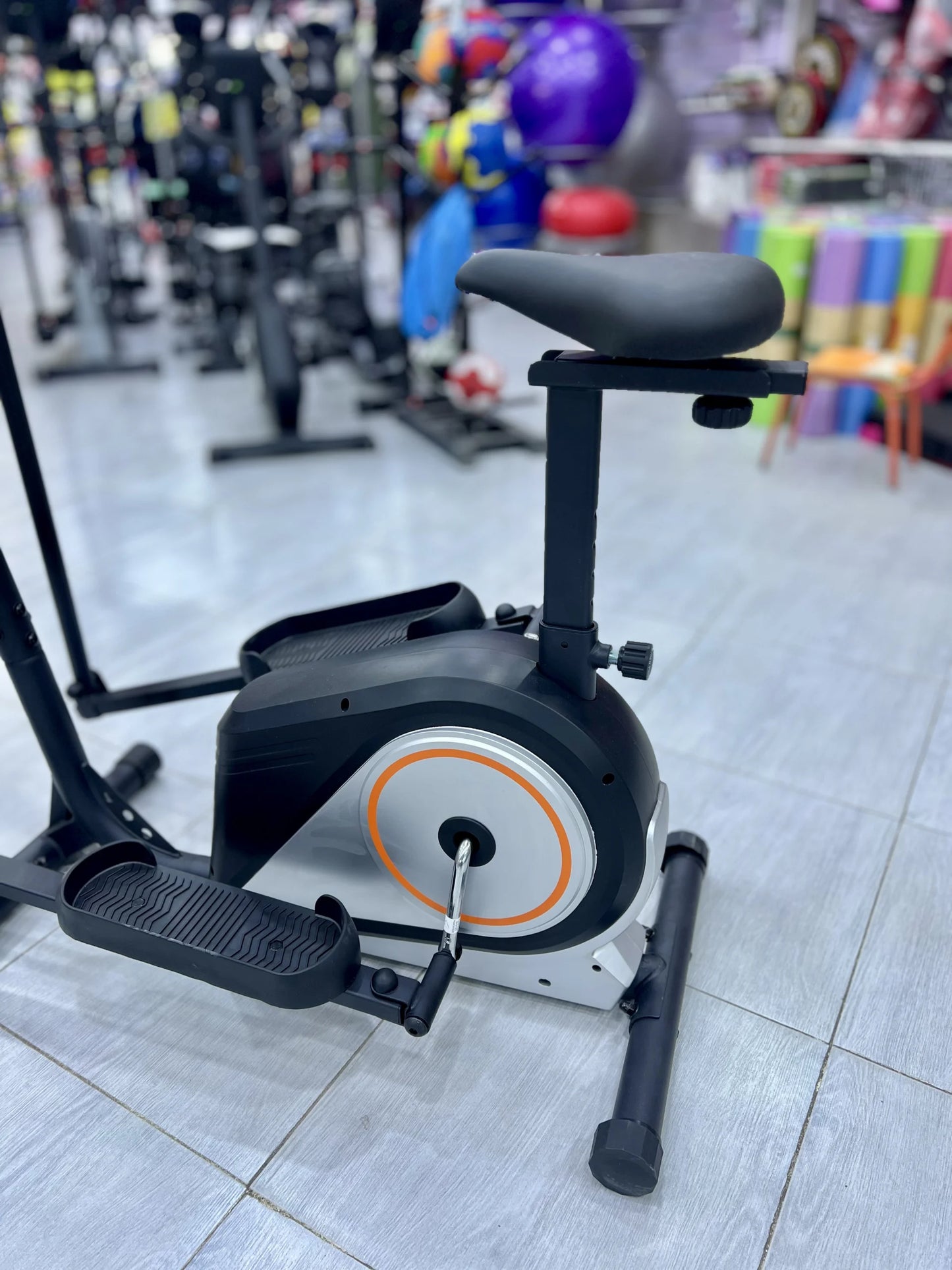 دراجة تمارين بيضاوية (Elliptical Trainer) مع مقعد – 2 في 1