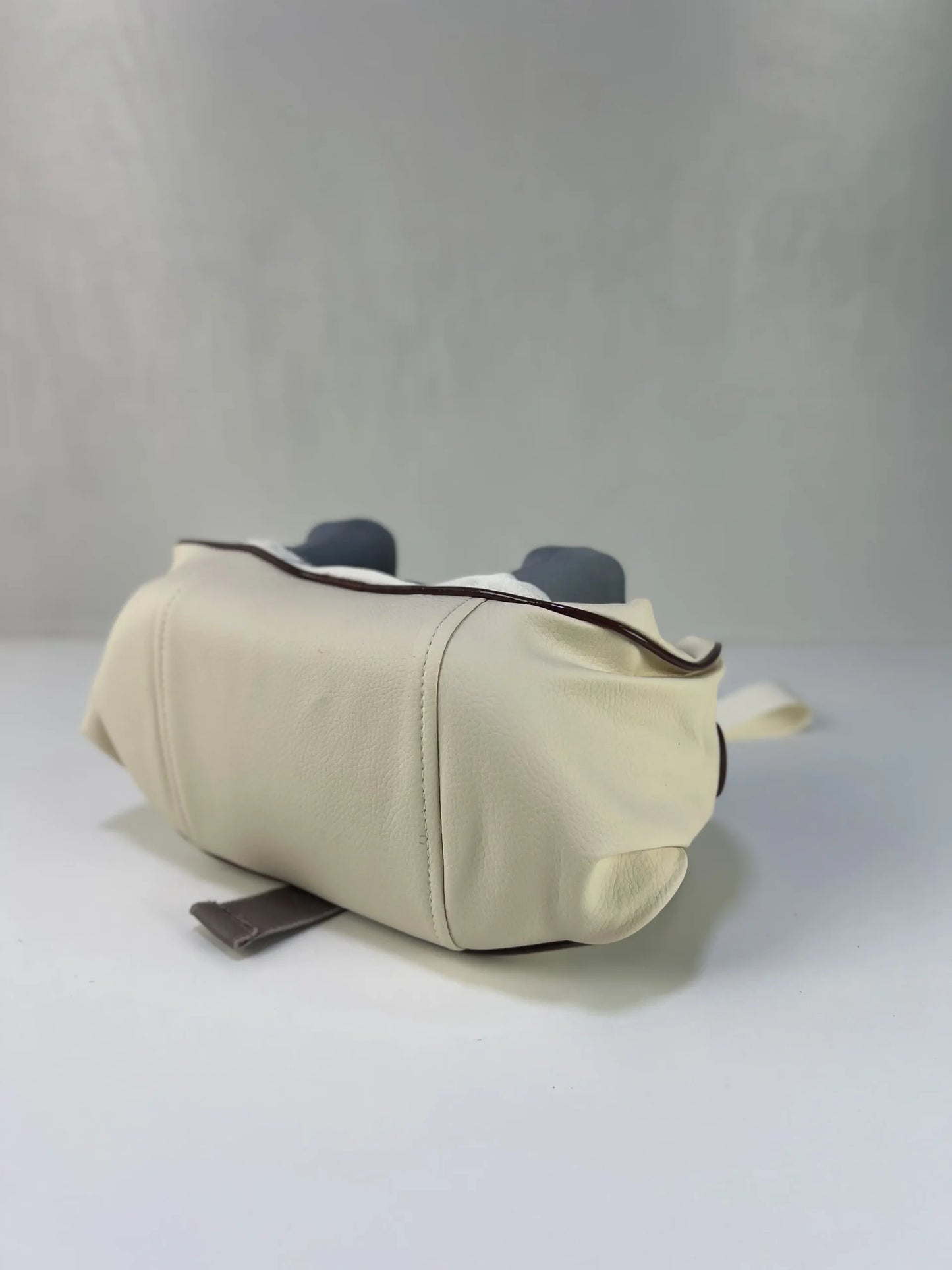 هذا جهاز تدليك للرقبة Neck massager