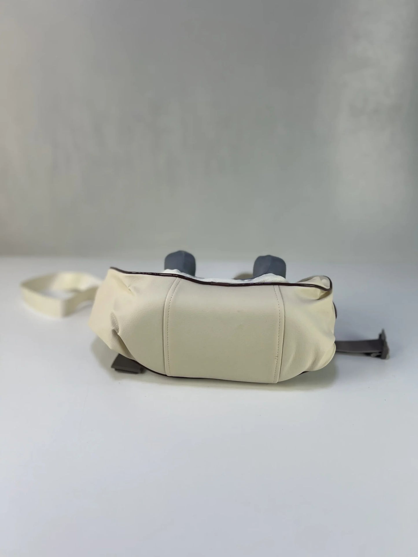 هذا جهاز تدليك للرقبة Neck massager