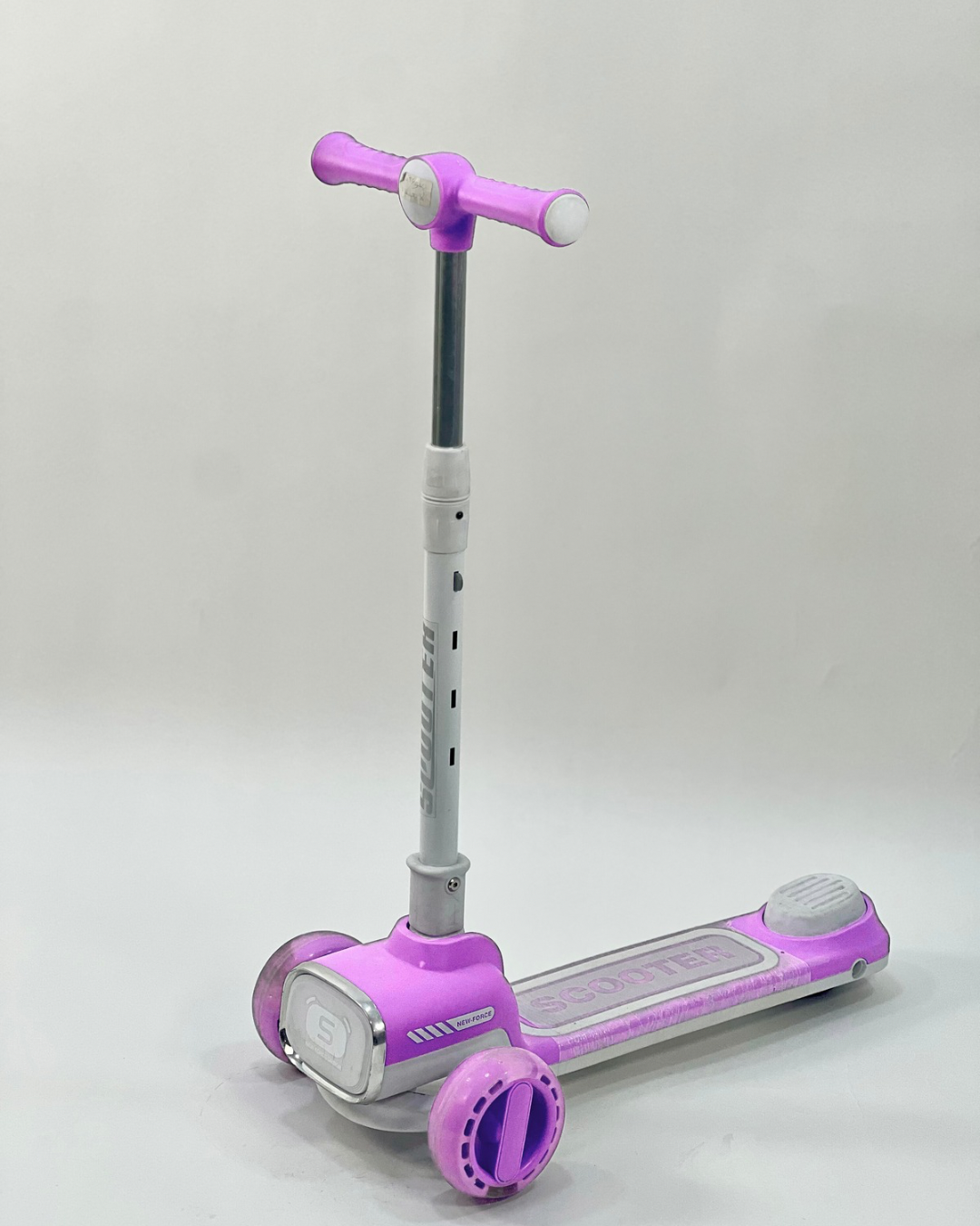 سكوتر أطفال  ثلاثي العجلات  Kids 3-Wheel Scooter with Lights & Sounds