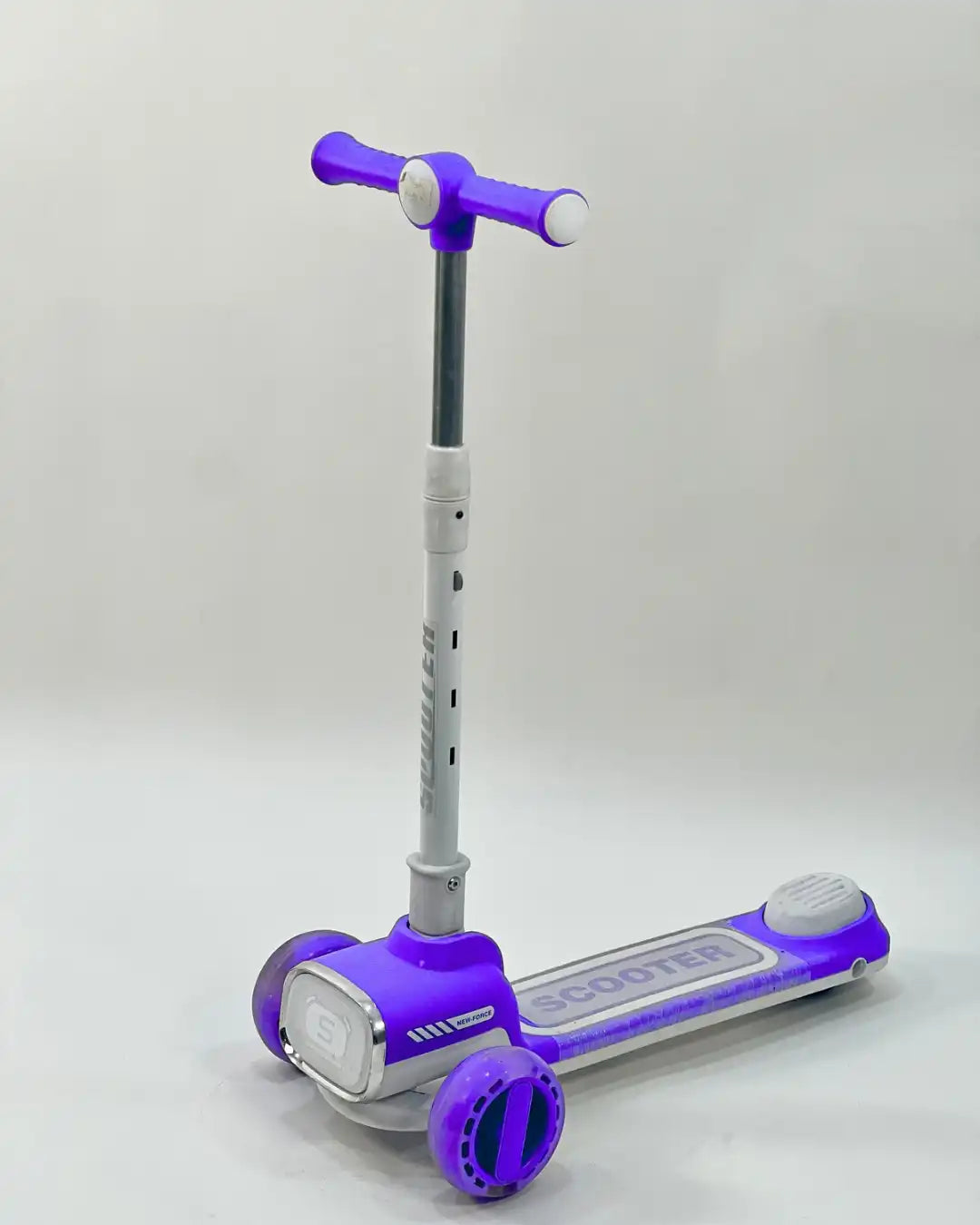 سكوتر أطفال  ثلاثي العجلات  Kids 3-Wheel Scooter with Lights & Sounds