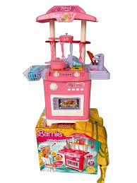 • مطبخ باربي للأطفال – Barbie Kitchen Play Set 47 Pieces لعبة ممتعة وتعليمية تمنح الأطفال تجربة طبخ خيالية مليئة بالمرح والإبداع