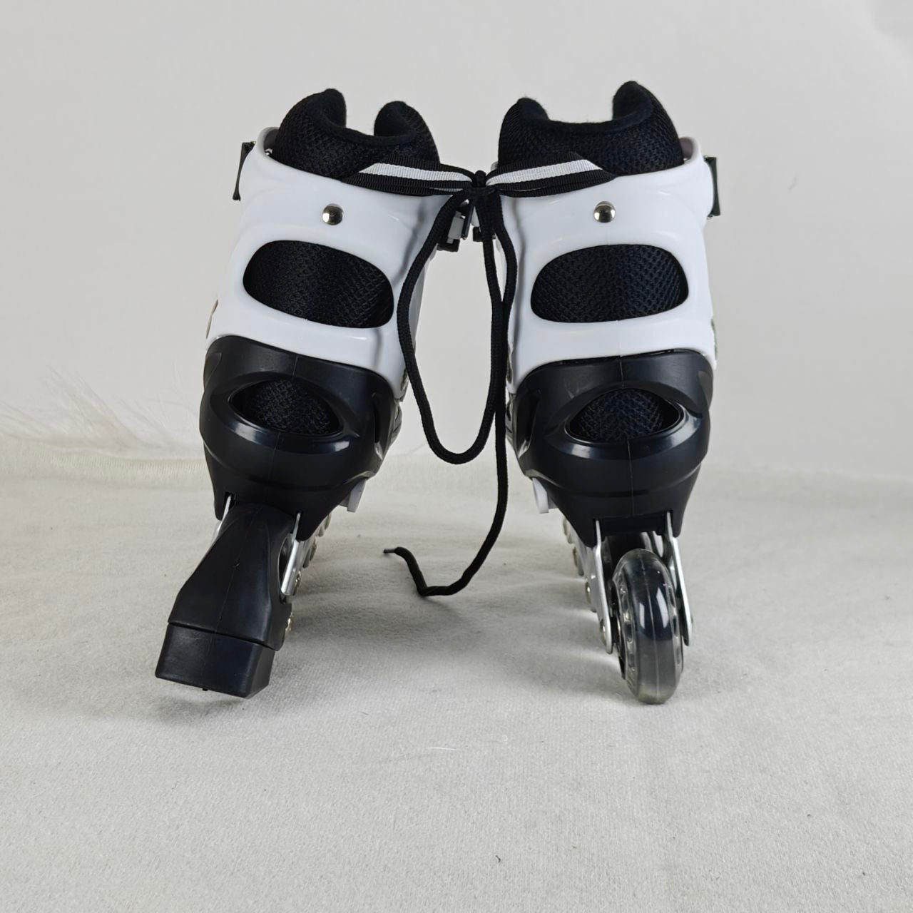 • حذاء التزلج للأطفال والكبار – رولر سكايت قابل للتعديل | Adjustable Inline Skates خيار رائع لعشاق الحركة، الرياضة، والمرح في الهواء الطلق
