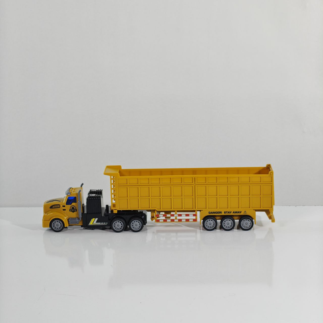 شاحنة نصف مقطورة  Hui Da Nova RC Truck