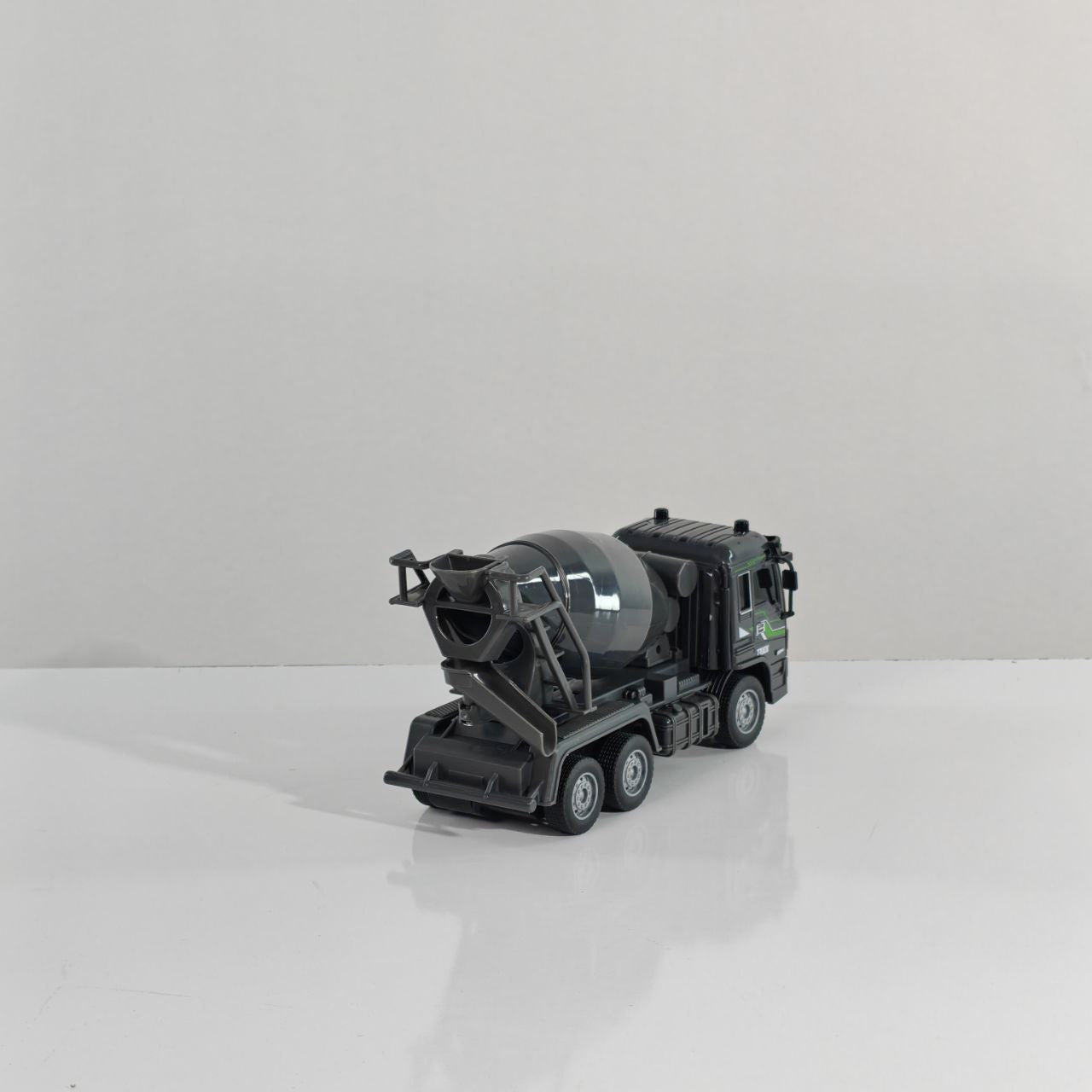 شاحنة خلط خرسانة  XC Truck Concrete Mixer RC