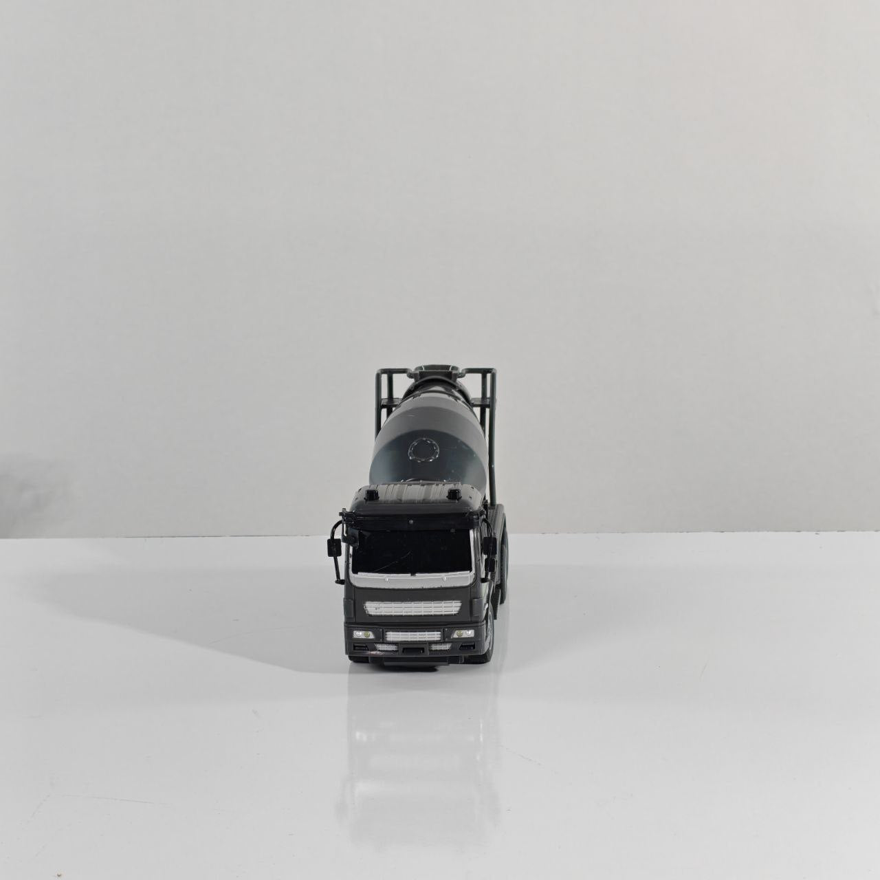شاحنة خلط خرسانة  XC Truck Concrete Mixer RC