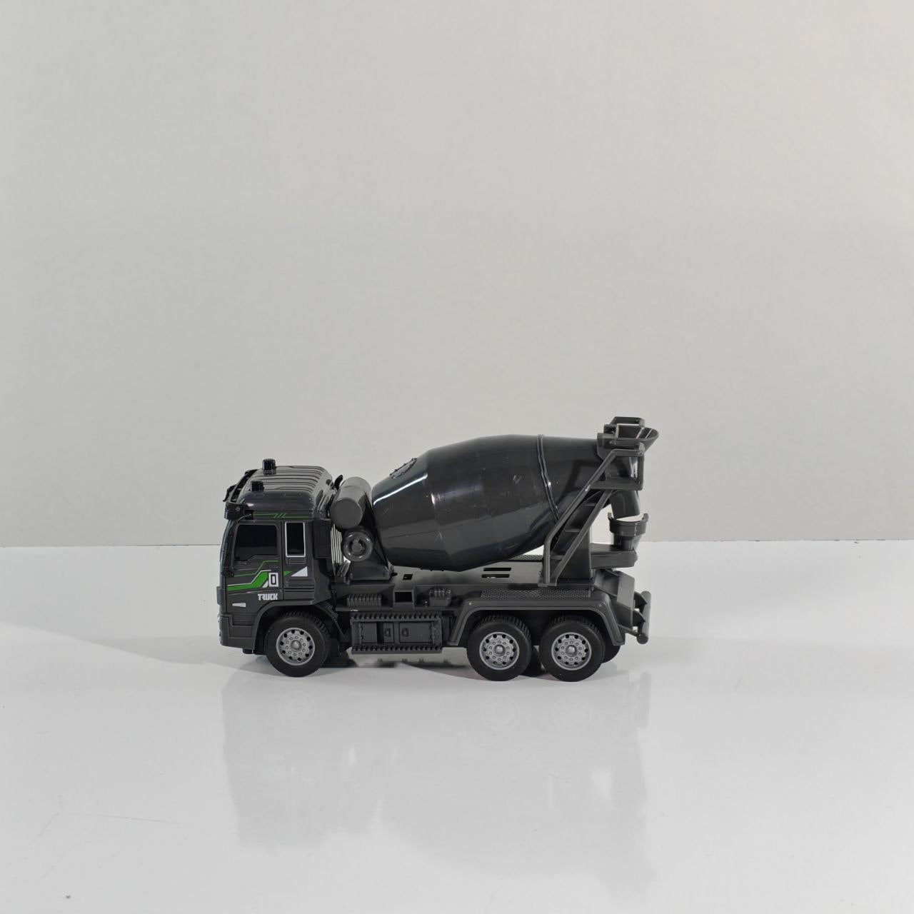 شاحنة خلط خرسانة  XC Truck Concrete Mixer RC