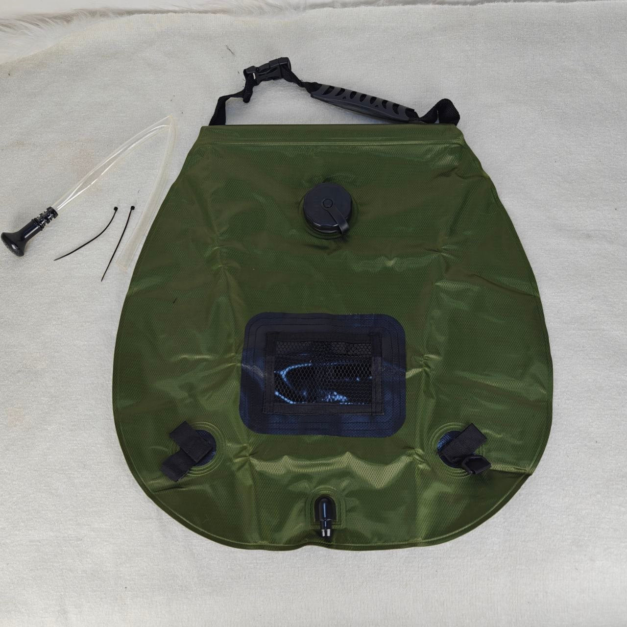• حقيبة مياه للتخييم والرحلات – Portable Water Storage Bag with Hose حل عملي ومميز لحمل الماء واستعماله بسهولة أثناء التخييم، السفر، والأنشطة الخارجية
