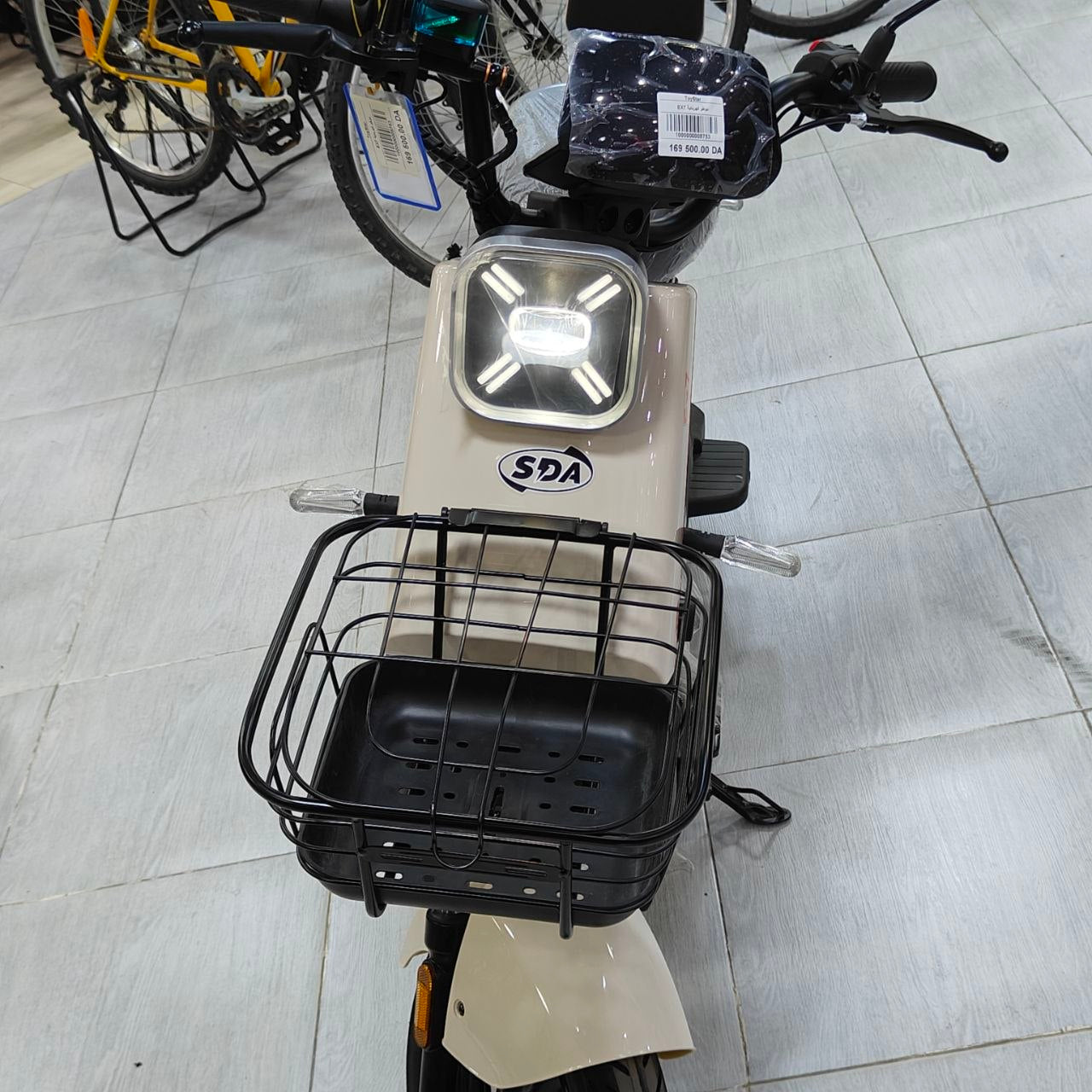 موطو كهربائية SDA E-Z7 بسلة أمامية | SDA E-Z7 Electric Scooter with Front Basket