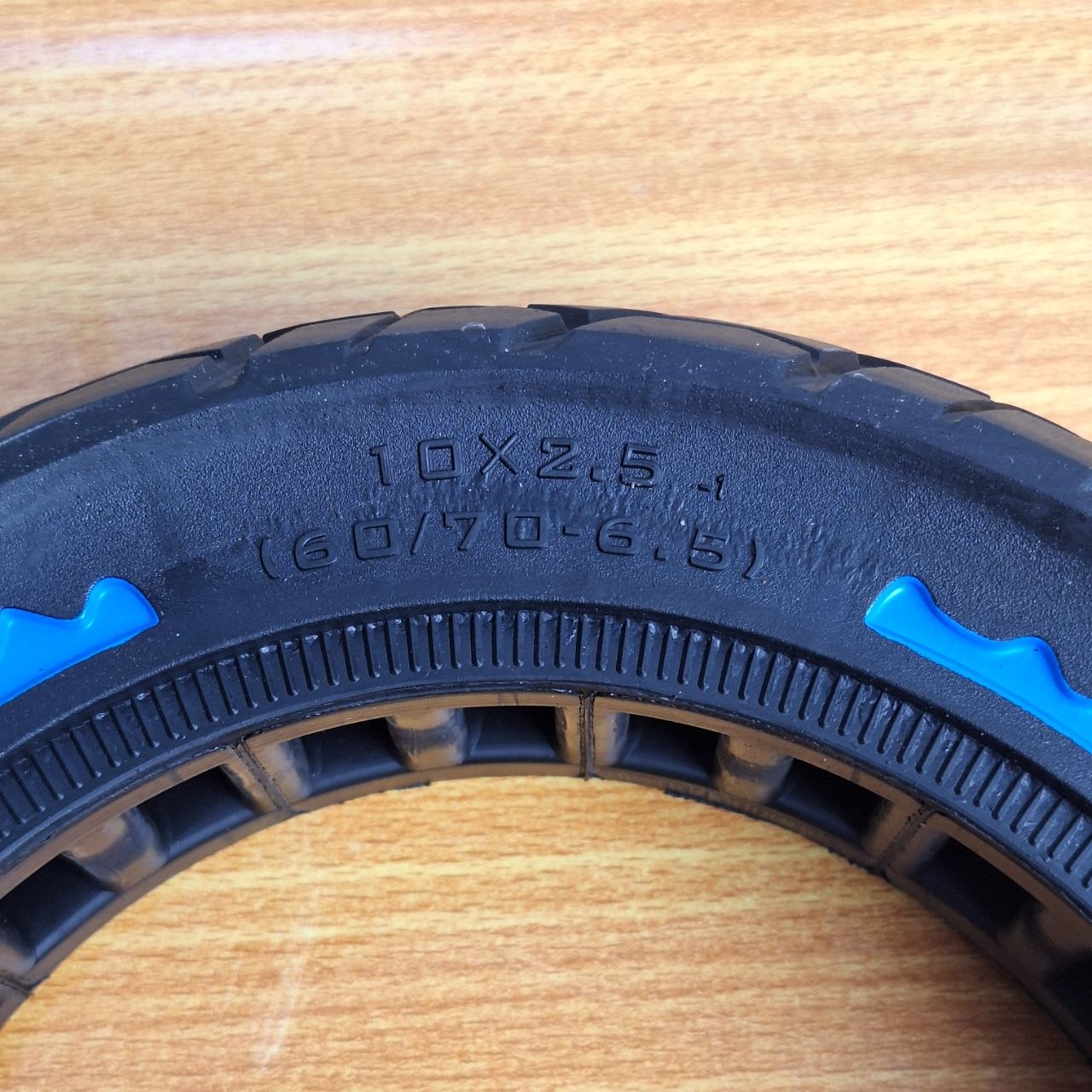 إطار عجلة مقاس 10×2.5 Tire