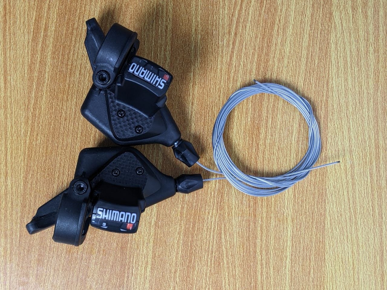 طقم مغيرات سرعة شيمانو مع كابلات (يمين ويسار) | Shimano Shifter Set with Cables (Left & Right)