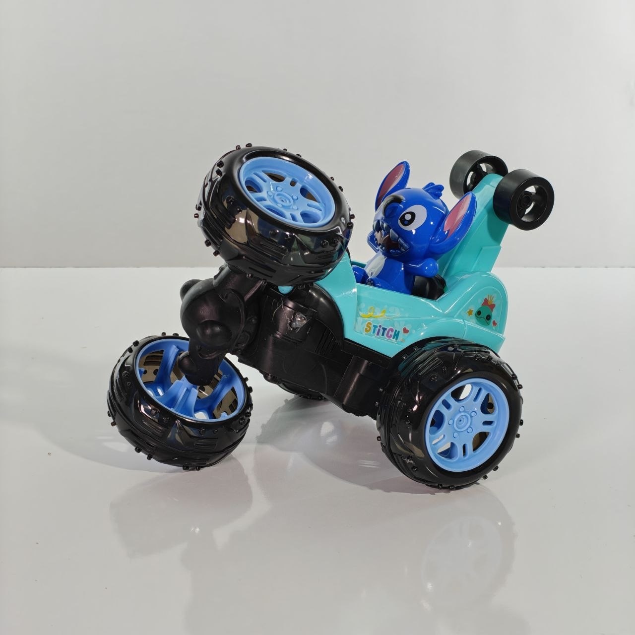سيارة حيلة راقصة بالتحكم عن بعد Stitch RC Dancing Stunt Car