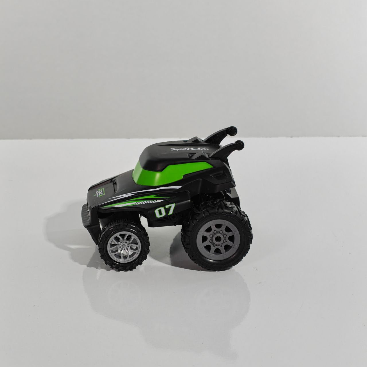 سيارة تحكم عن بعد بهلوانية Stunt Force RC Car