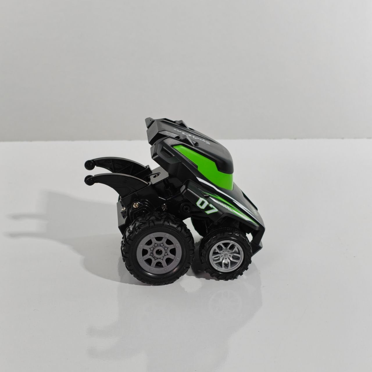 سيارة تحكم عن بعد بهلوانية Stunt Force RC Car