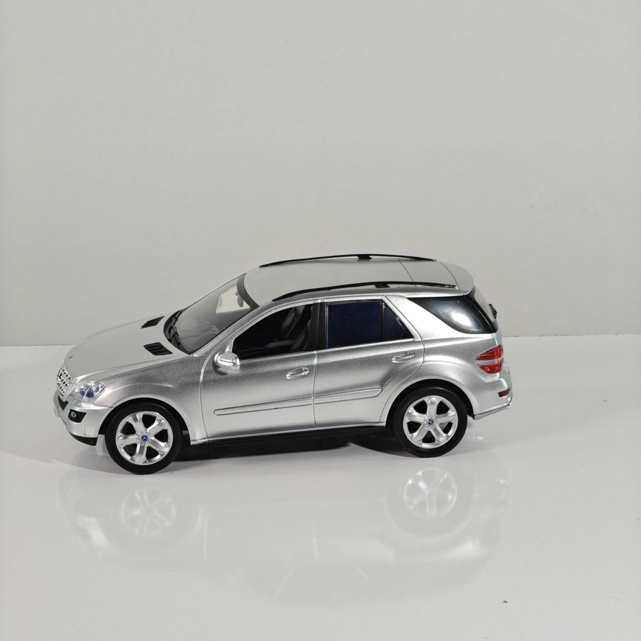 سيارة مرسيدس بنز  Mercedes-Benz RC Car 1:16