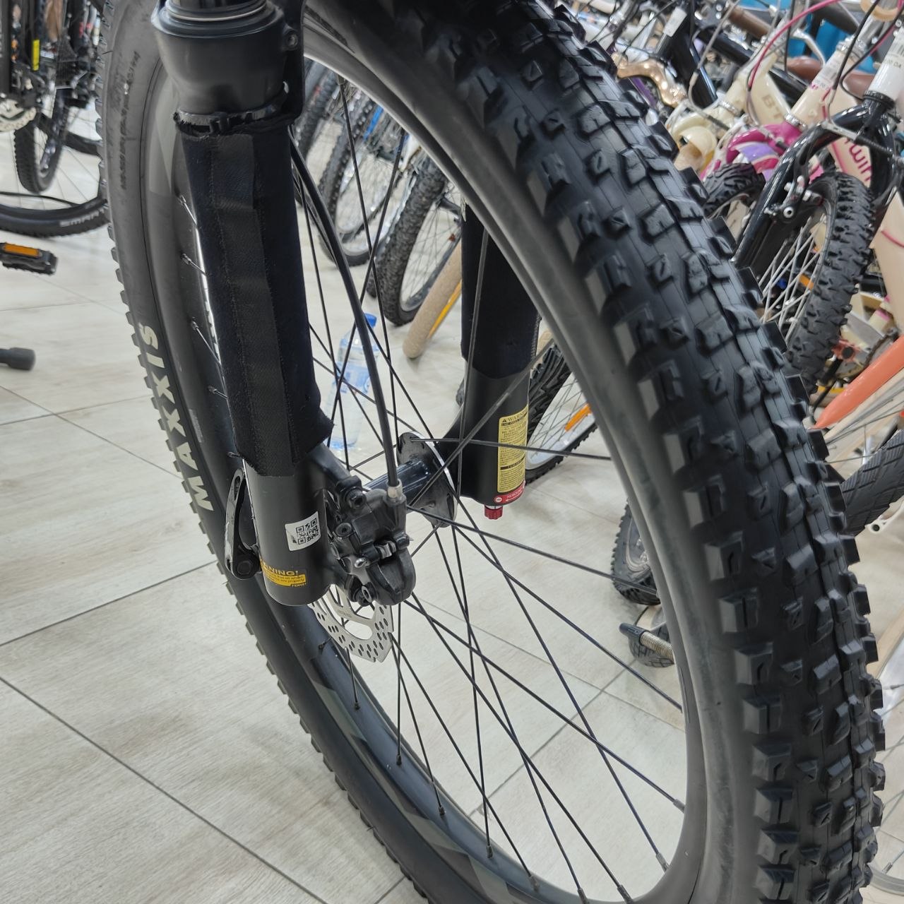 دراجة جبلية بنظام تعليق كامل بمكونات SRAM | Full Suspension Mountain Bike with SRAM Drivetrain