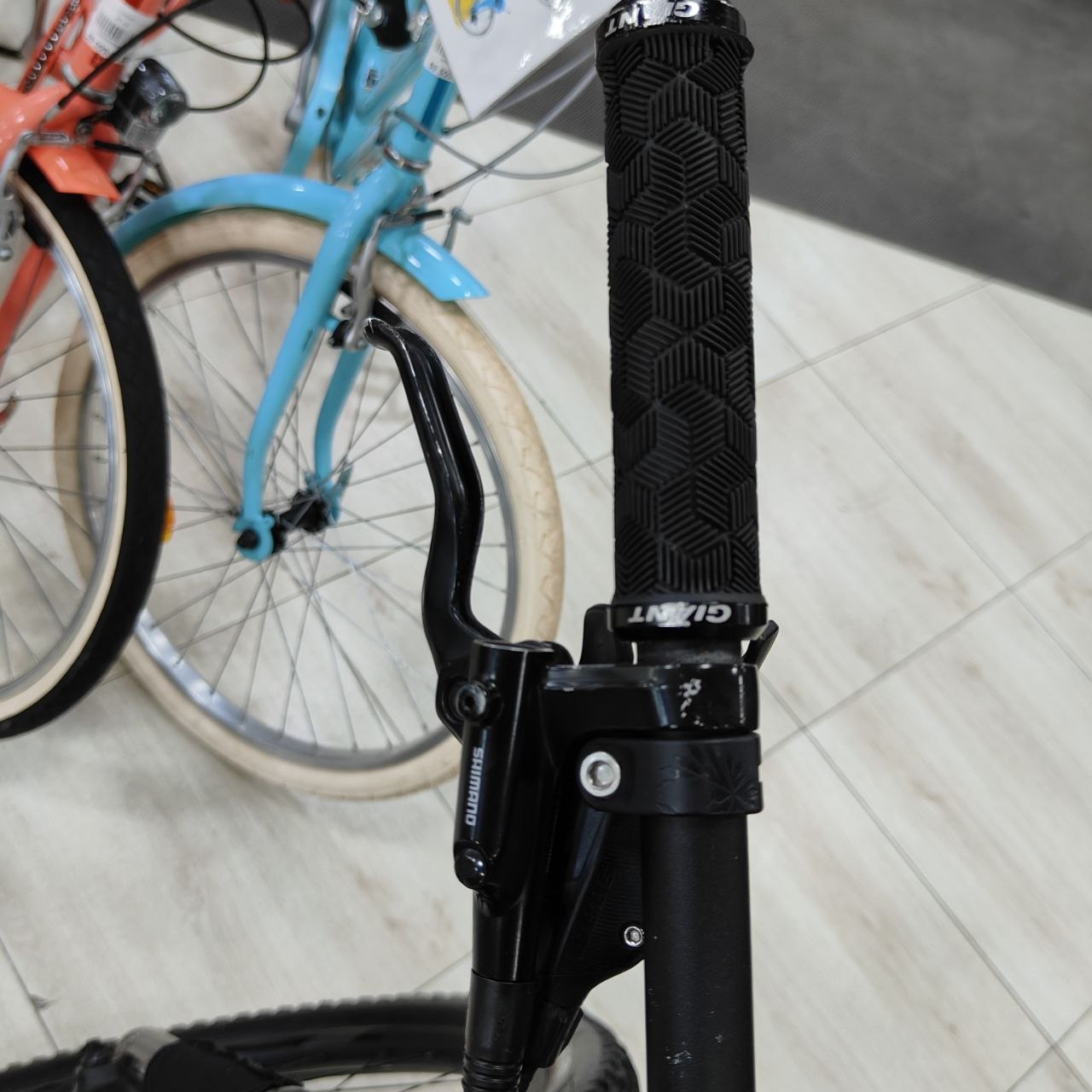 دراجة جبلية بنظام تعليق كامل بمكونات SRAM | Full Suspension Mountain Bike with SRAM Drivetrain