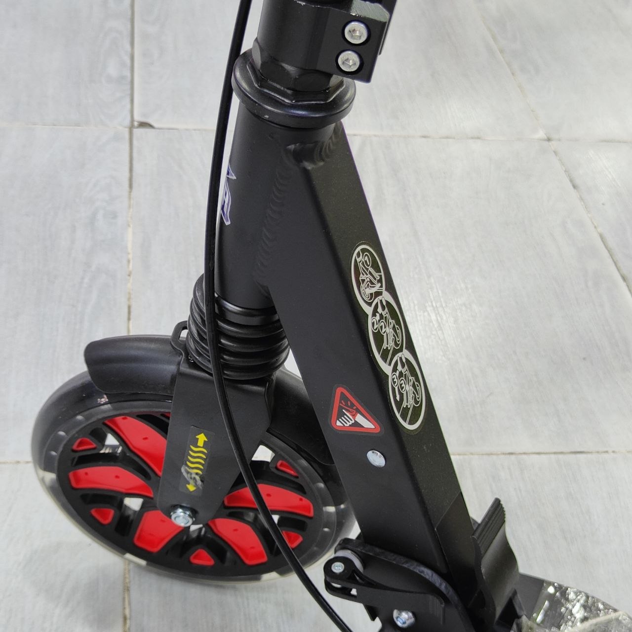 تروتينات City Riding قابل للطي بعجلات كبيرة – أسود | City Scooter