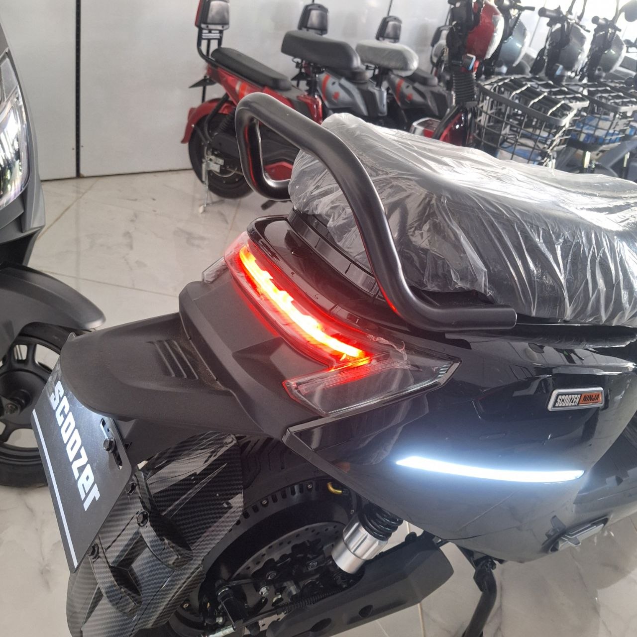 دراجة كهربائية SCOOZER NINJA بمحرك 1200 واط وبطارية ليثيوم 60V | Electric Scooter