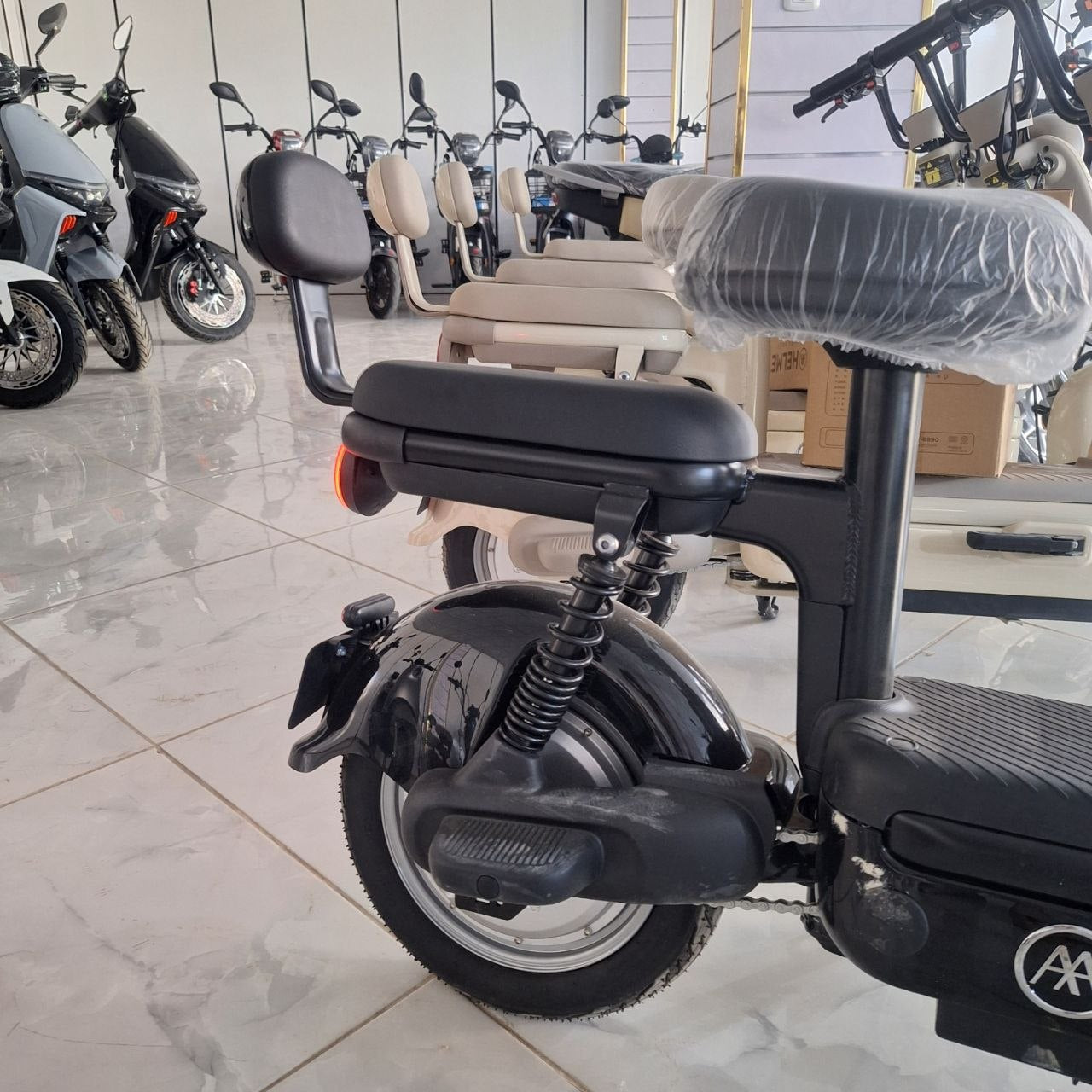 دراجة كهربائية AIMA بمقعدين وسلة أمامية – أسود | Electric Bike