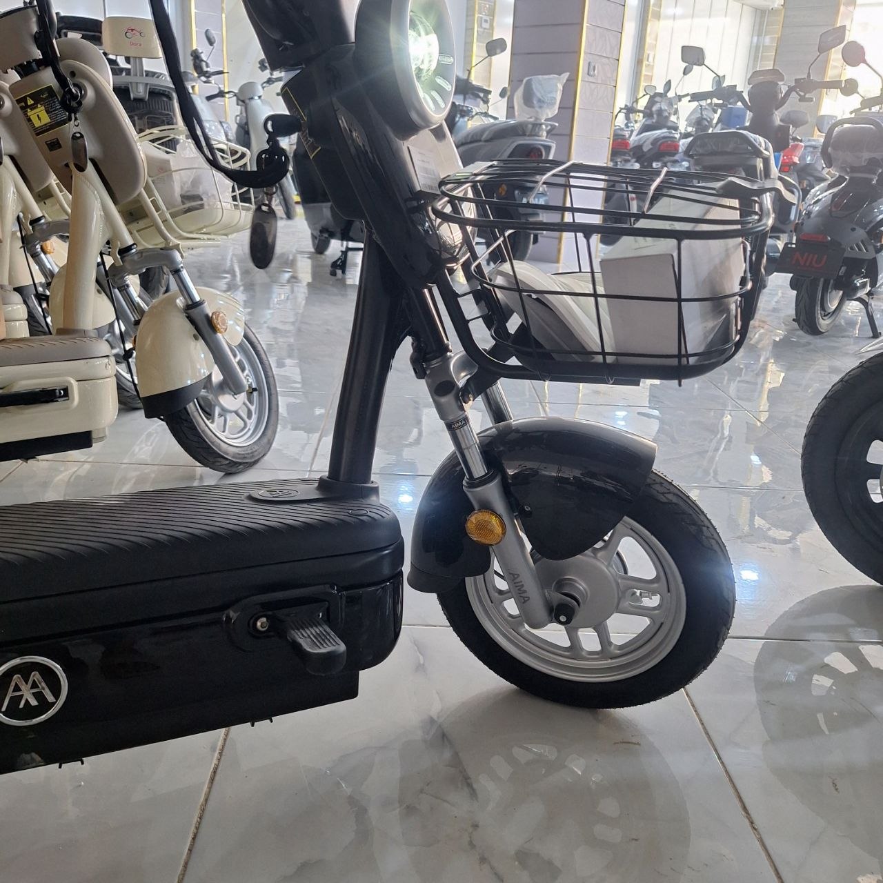 دراجة كهربائية AIMA بمقعدين وسلة أمامية – أسود | Electric Bike