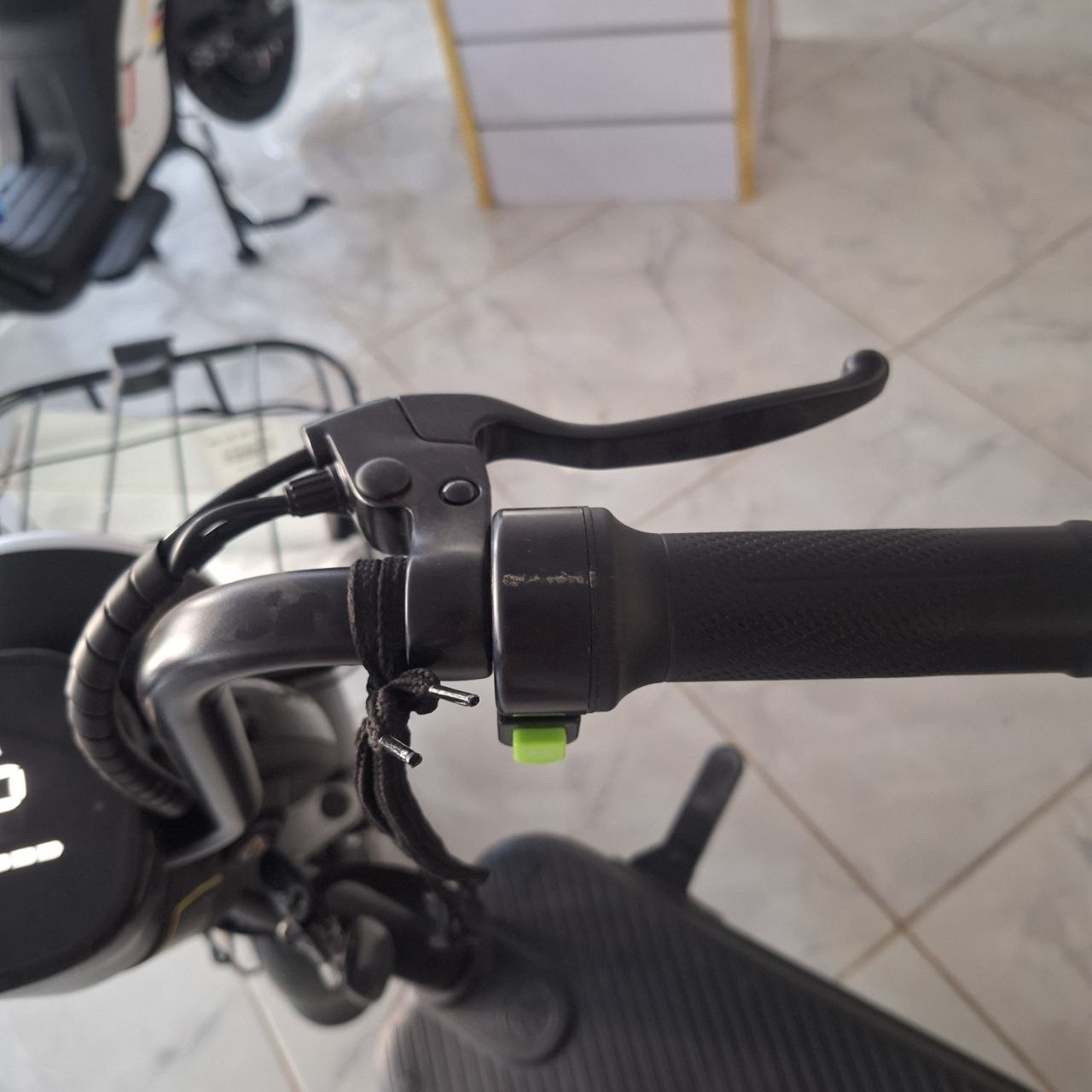 دراجة كهربائية AIMA بمقعدين وسلة أمامية – أسود | Electric Bike
