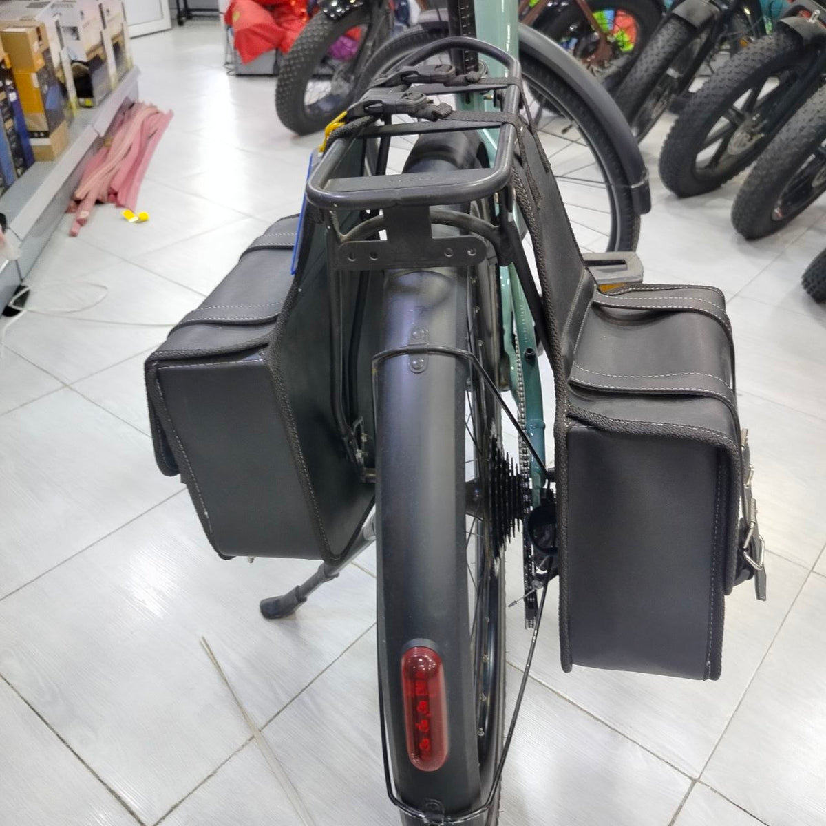 دراجة كهربائية Riverside بإطار منخفض ومحرك مركزي – أخضر فاتح | Riverside Mid-Drive E-Bike (Low Frame)