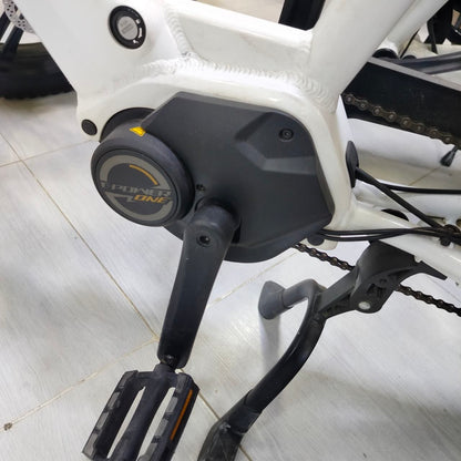دراجة كهربائية Nakamura Crosscity+ بسلة أمامية وحامل خلفي – أبيض | Nakamura Crosscity+ Cargo E-Bike