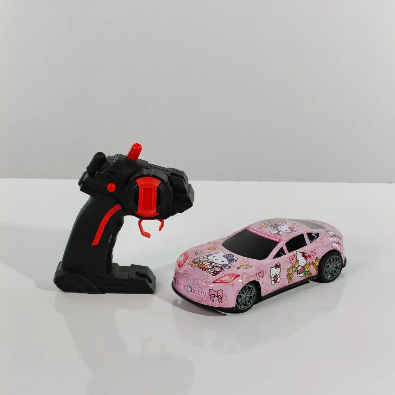 سيارة هالو كيتي الفقاعية بالتحكم عن بعد Hello Kitty Bubble RC Car