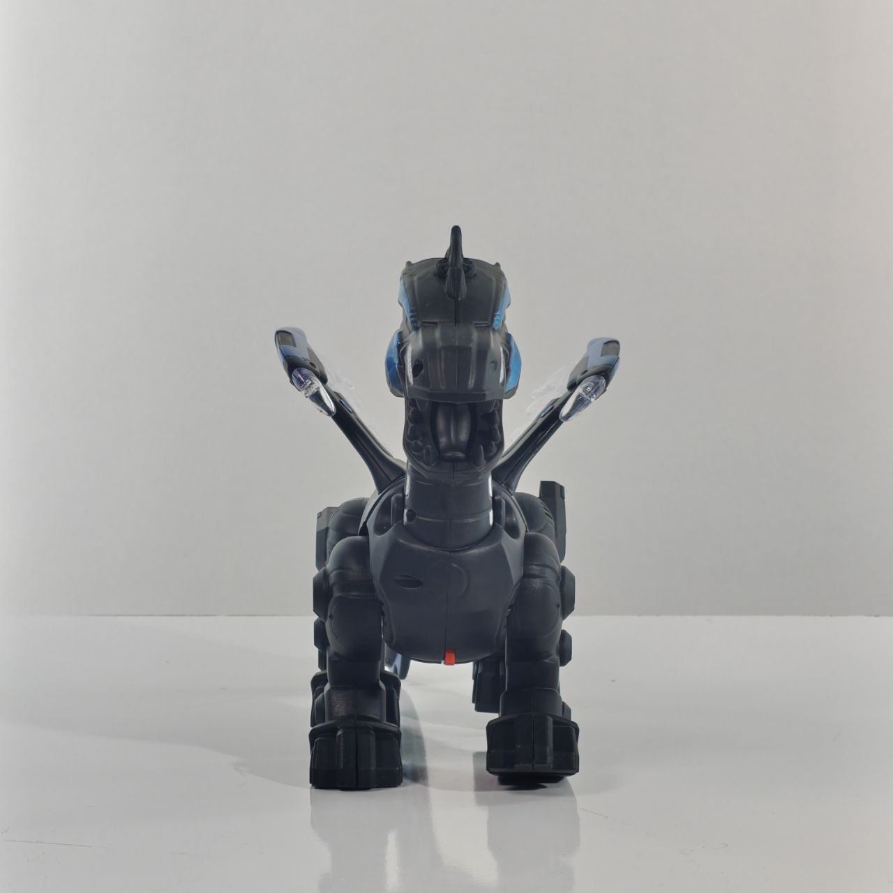 لعبة الديناصور الآلي برذاذ الماء Cyber Dino Spray Toy