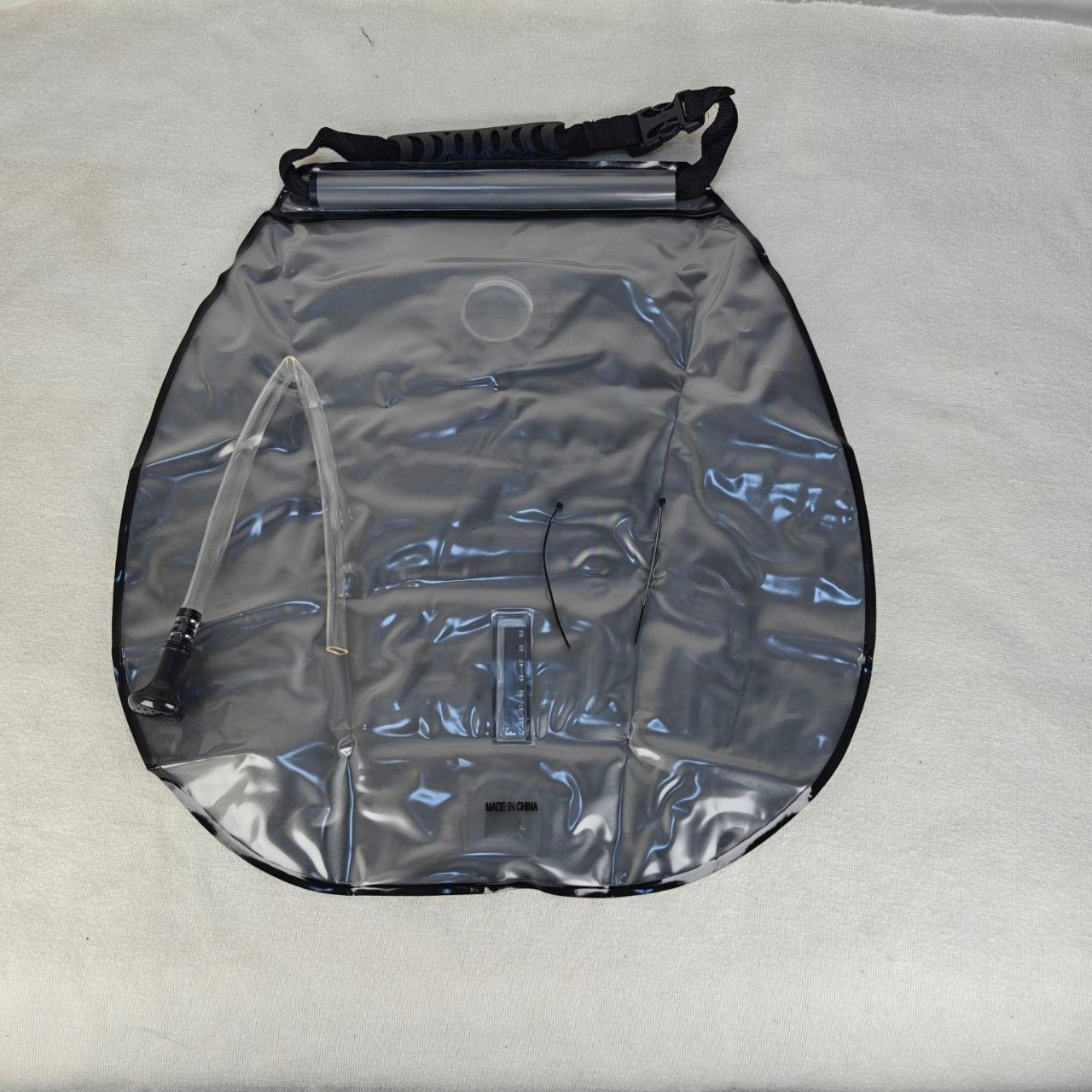 • حقيبة مياه للتخييم والرحلات – Portable Water Storage Bag with Hose حل عملي ومميز لحمل الماء واستعماله بسهولة أثناء التخييم، السفر، والأنشطة الخارجية
