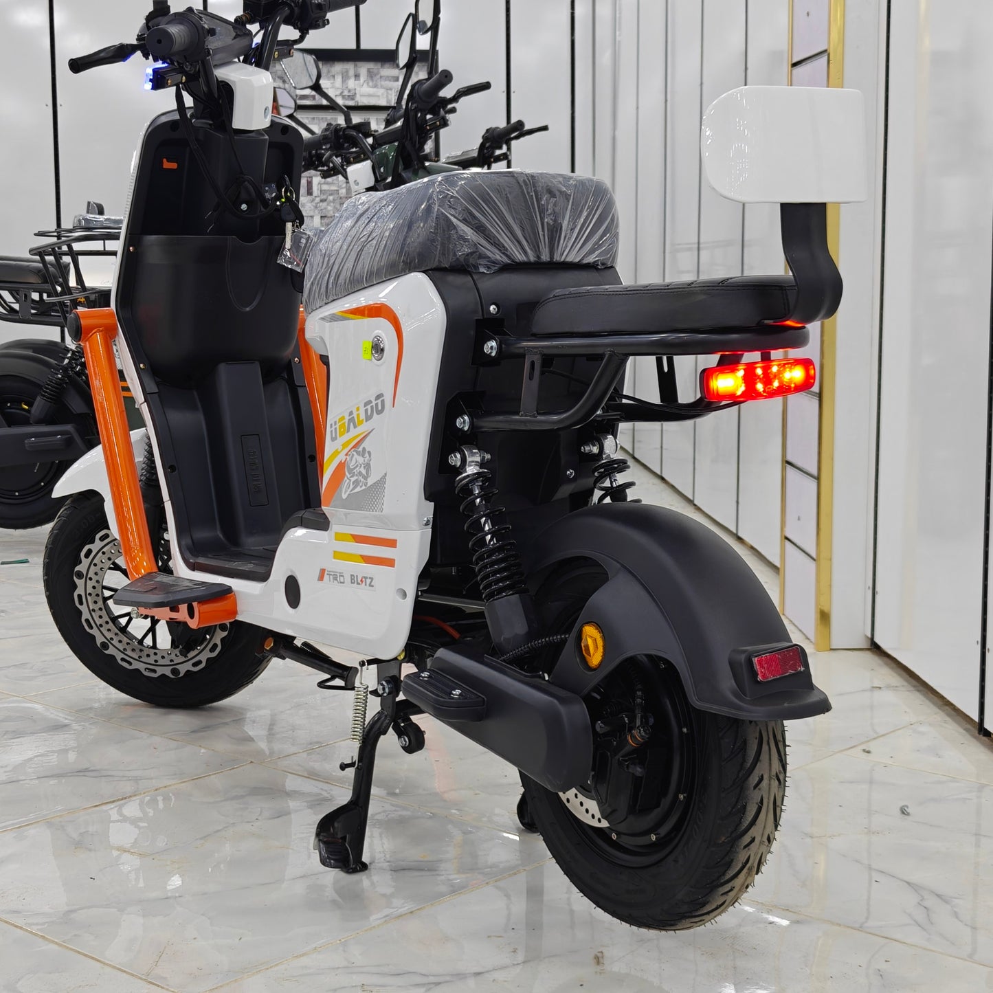 دراجة كهربائية UBALDO-X12 | UBALDO-X12 Electric Scooter